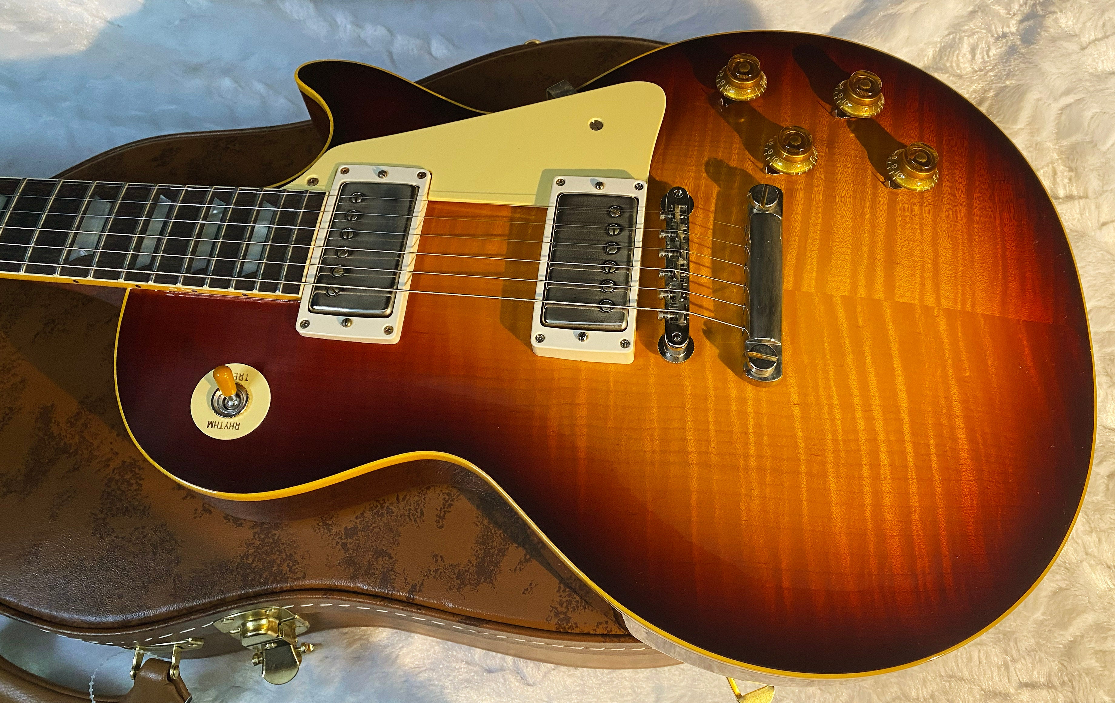 NEW ! Gibson Custom Shop 1959 Les Paul - Tri Burst VOS Finish - Authorized Dealer - Hand Picked Curly Maple Flame Top - MONSTER TOP - 8.2 lbs - G06801
