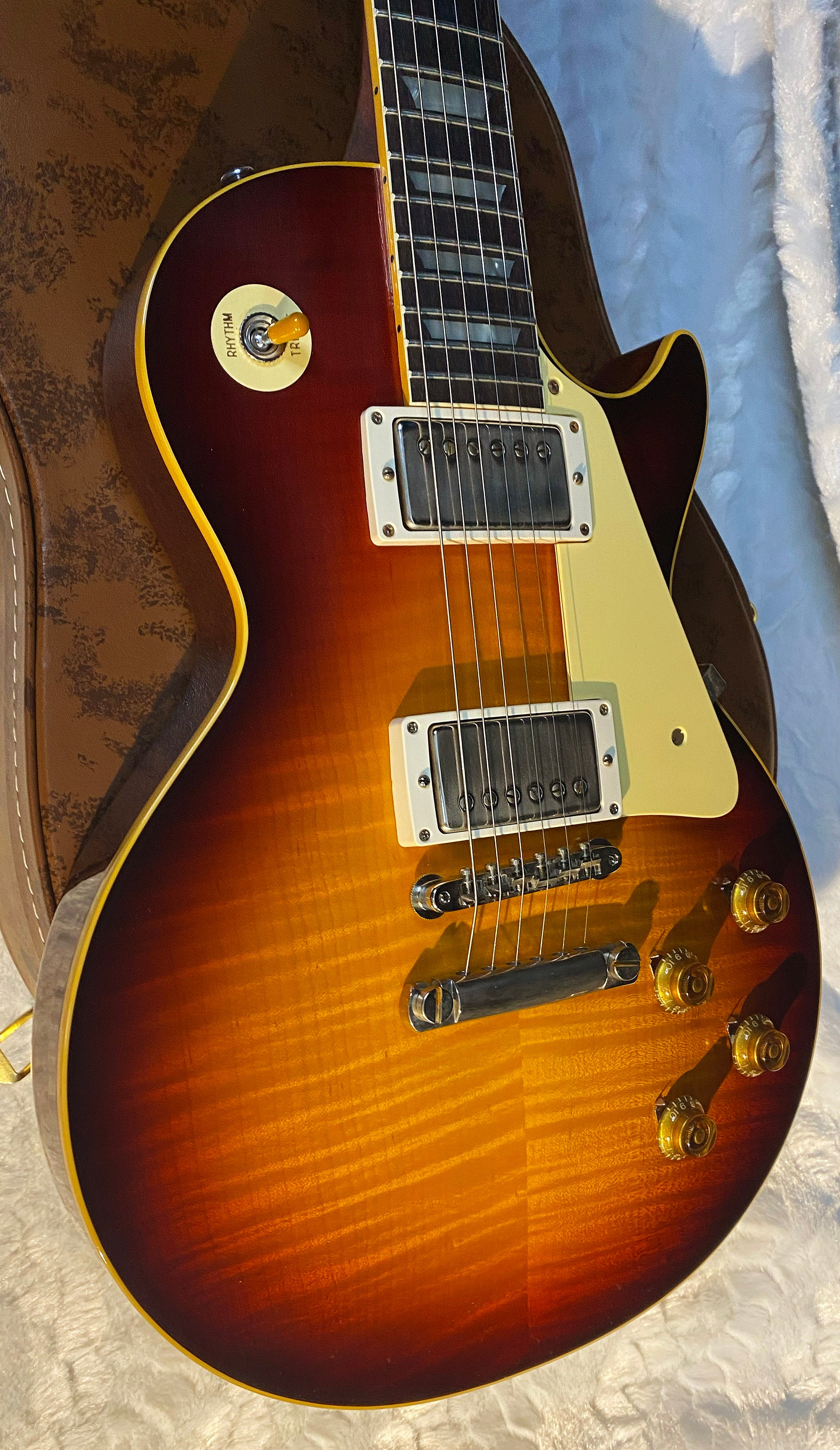 NEW ! Gibson Custom Shop 1959 Les Paul - Tri Burst VOS Finish - Authorized Dealer - Hand Picked Curly Maple Flame Top - MONSTER TOP - 8.2 lbs - G06801