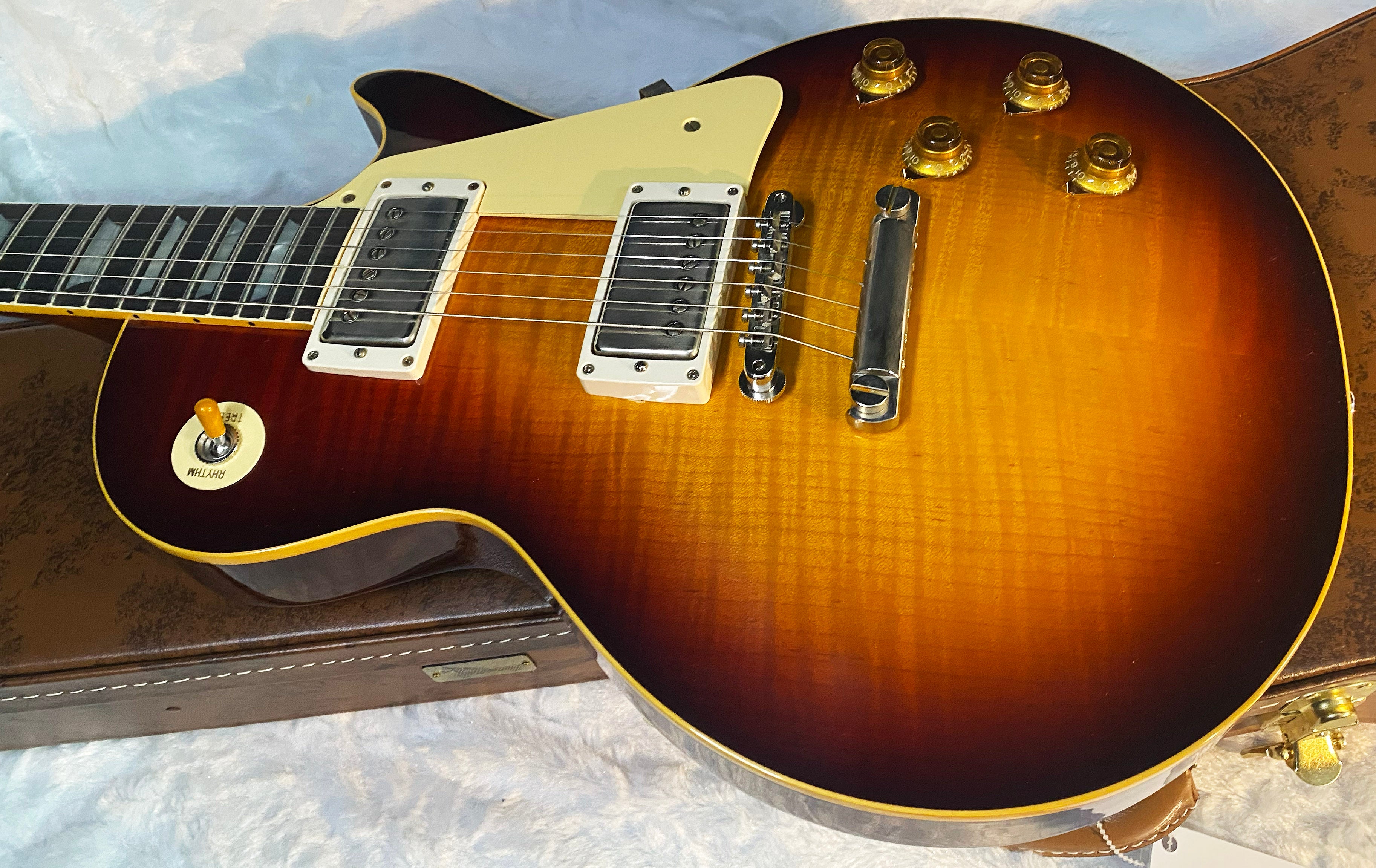 NEW ! Gibson Custom Shop 1959 Les Paul - Tri Burst VOS Finish - Authorized Dealer - Hand Picked Curly Maple Flame Top - MONSTER TOP - 8.2 lbs - G06801