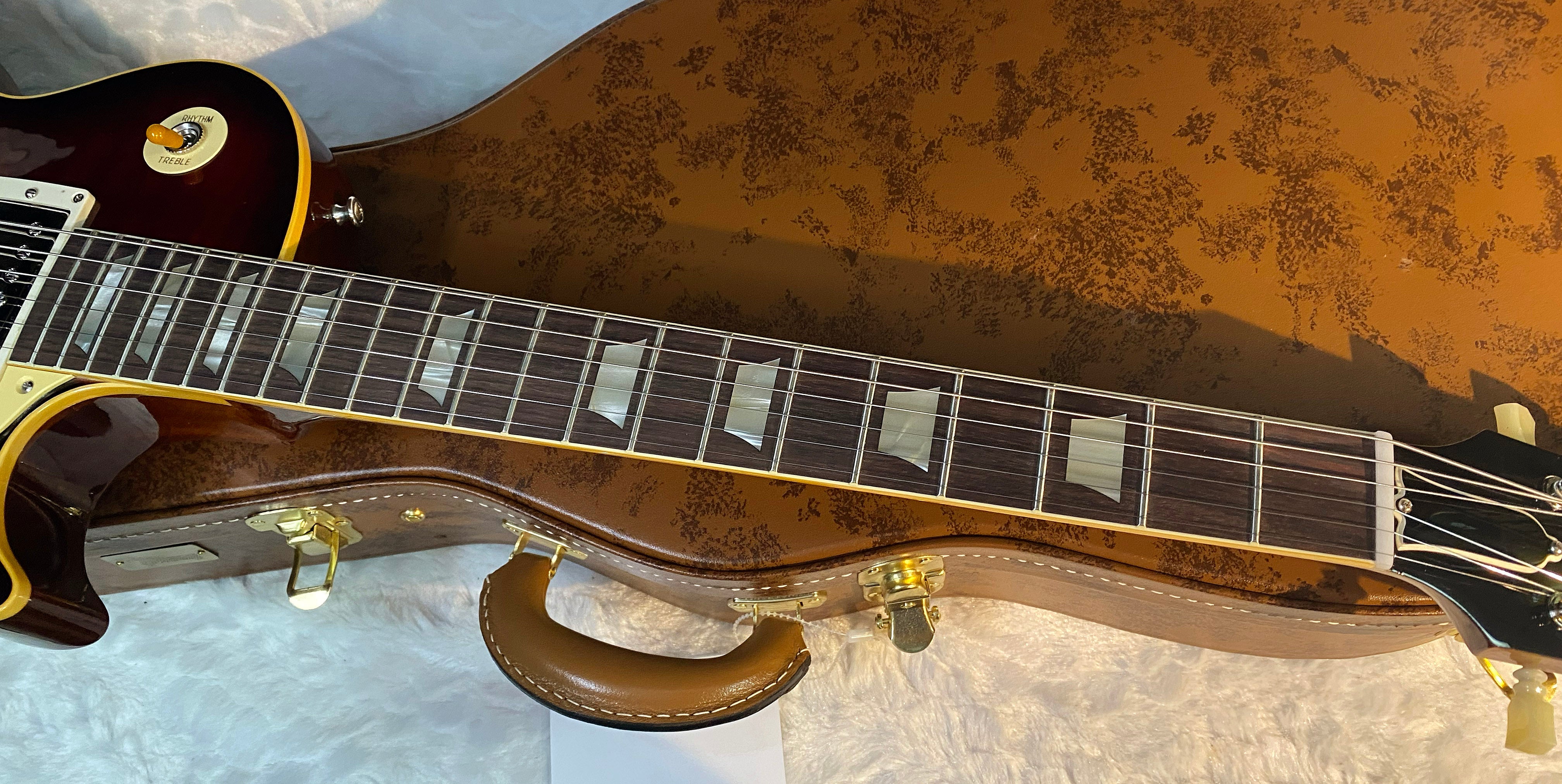 NEW ! Gibson Custom Shop 1960 Les Paul - Tri Burst Gloss Finish - Authorized Dealer - Hand Picked Curly Maple Flame Top - 8.65 lbs - G06818