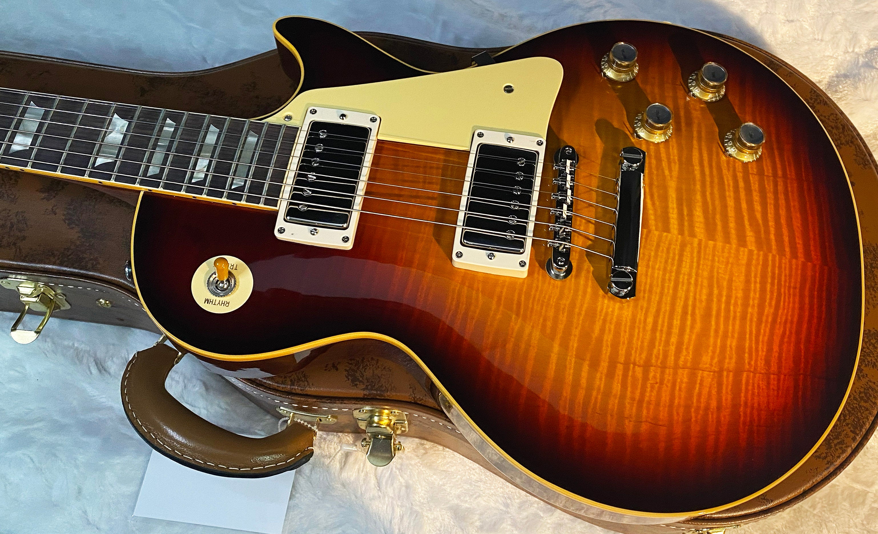 NEW ! Gibson Custom Shop 1960 Les Paul - Tri Burst Gloss Finish - Authorized Dealer - Hand Picked Curly Maple Flame Top - 8.65 lbs - G06818