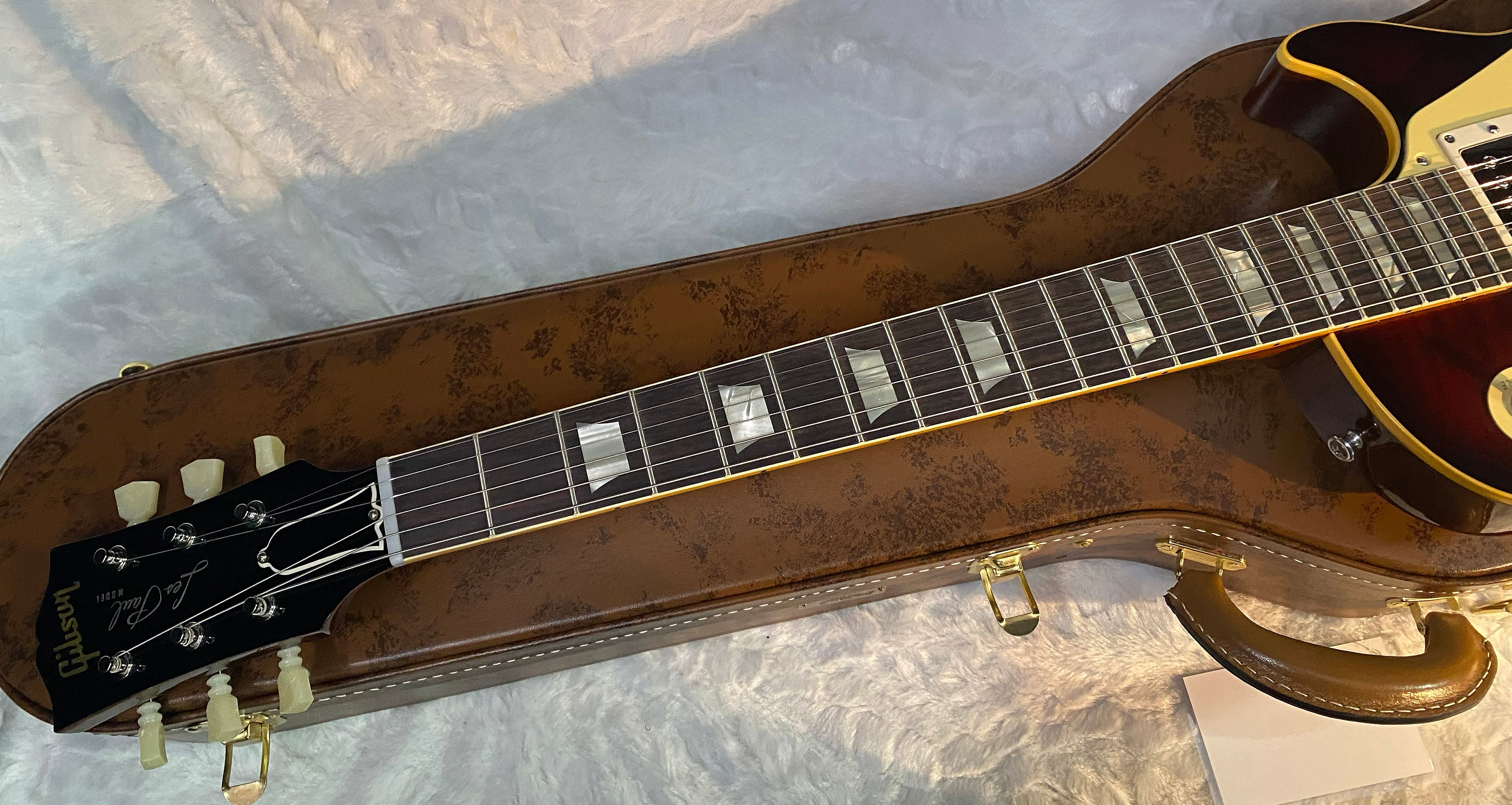 NEW ! Gibson Custom Shop 1960 Les Paul - Tri Burst Gloss Finish - Authorized Dealer - Hand Picked Curly Maple Flame Top - 8.65 lbs - G06818