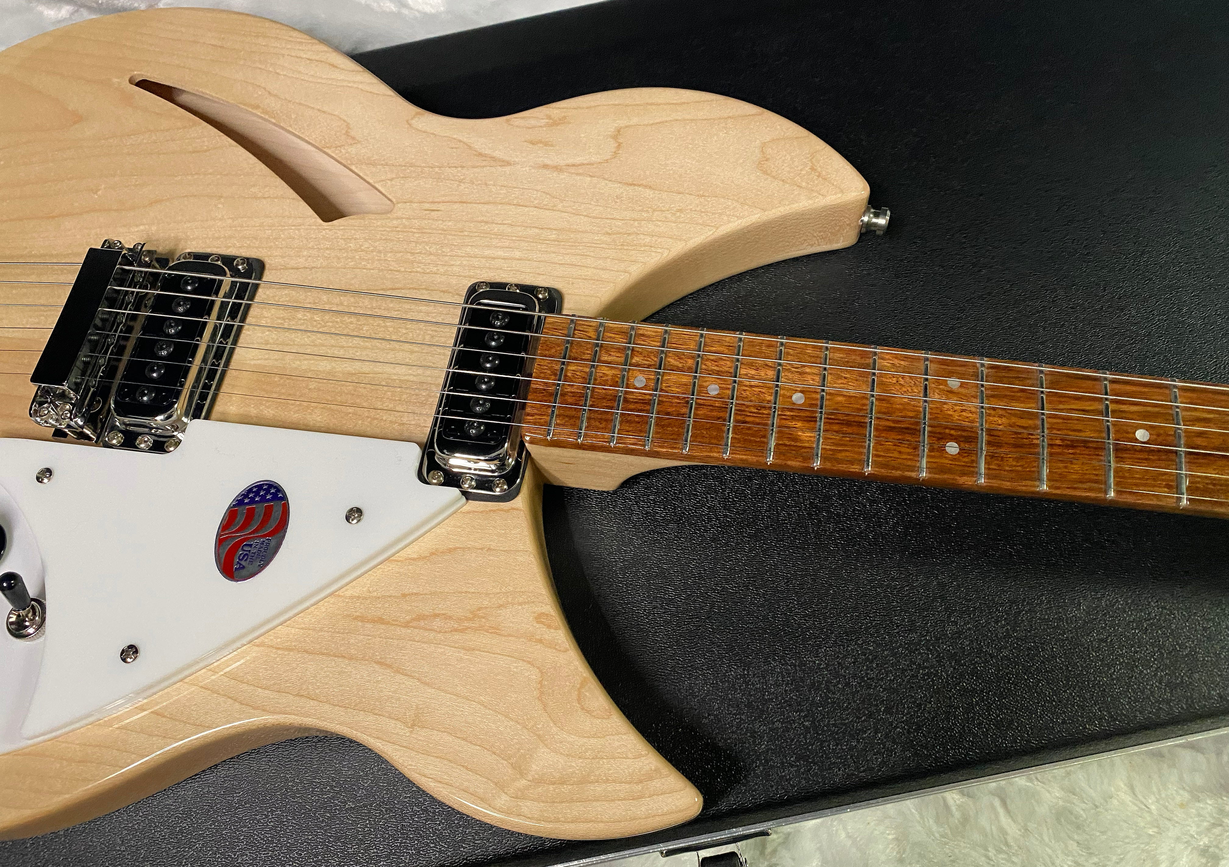 NEW! Rickenbacker 330 Maple Glo MG - Semi Hollow Electric Guitar - Authorized Dealer - 7.4 lbs - G06835