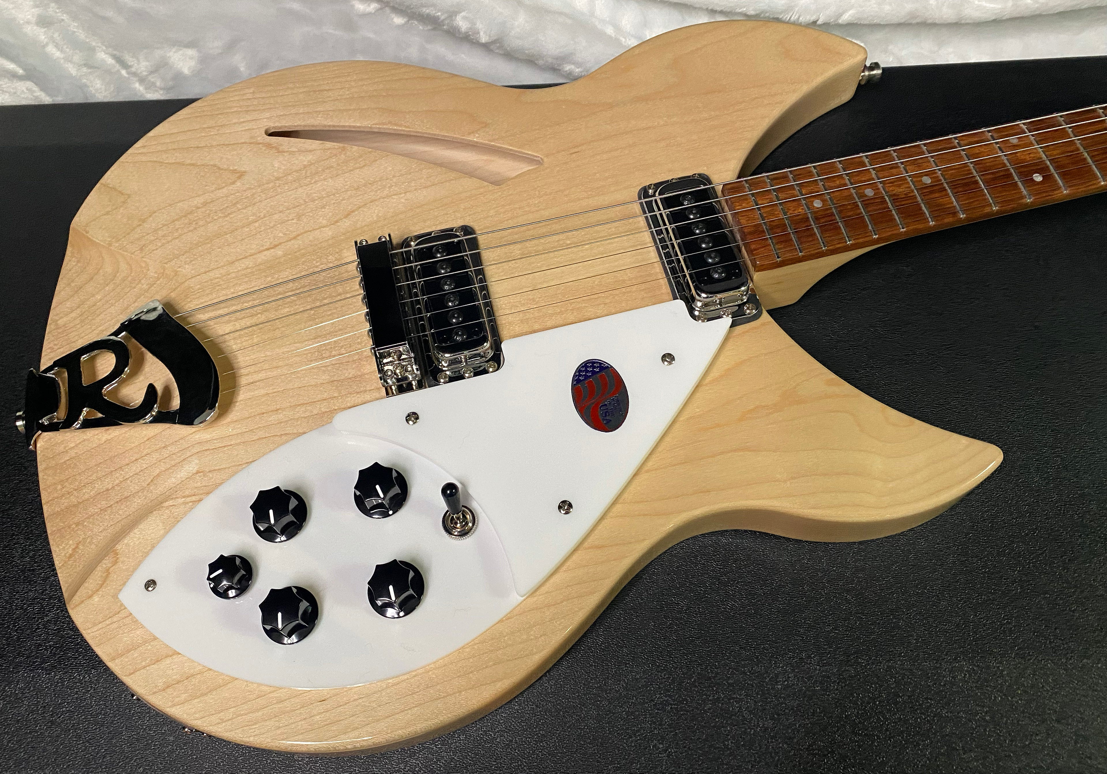 NEW! Rickenbacker 330 Maple Glo MG - Semi Hollow Electric Guitar - Authorized Dealer - 7.4 lbs - G06835