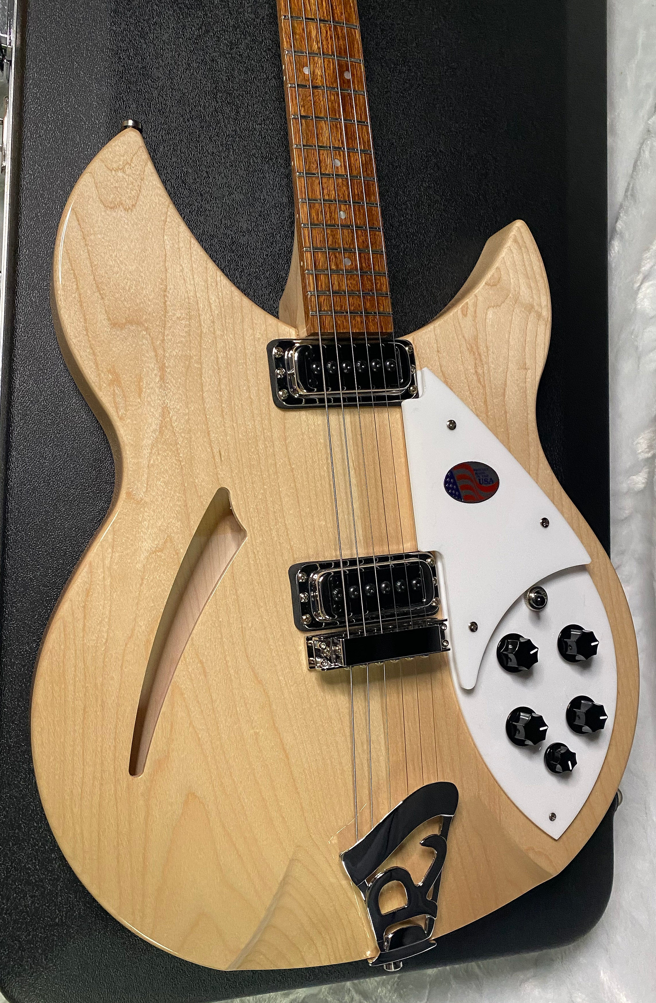 NEW! Rickenbacker 330 Maple Glo MG - Semi Hollow Electric Guitar - Authorized Dealer - 7.4 lbs - G06835