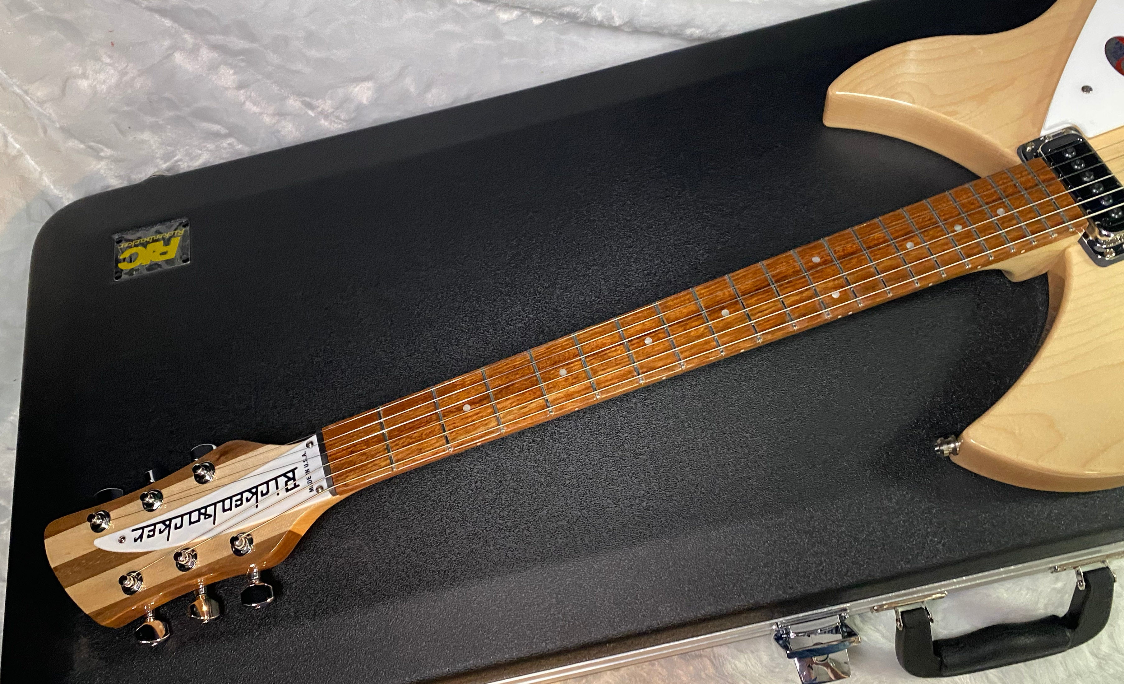 NEW! Rickenbacker 330 Maple Glo MG - Semi Hollow Electric Guitar - Authorized Dealer - 7.4 lbs - G06835