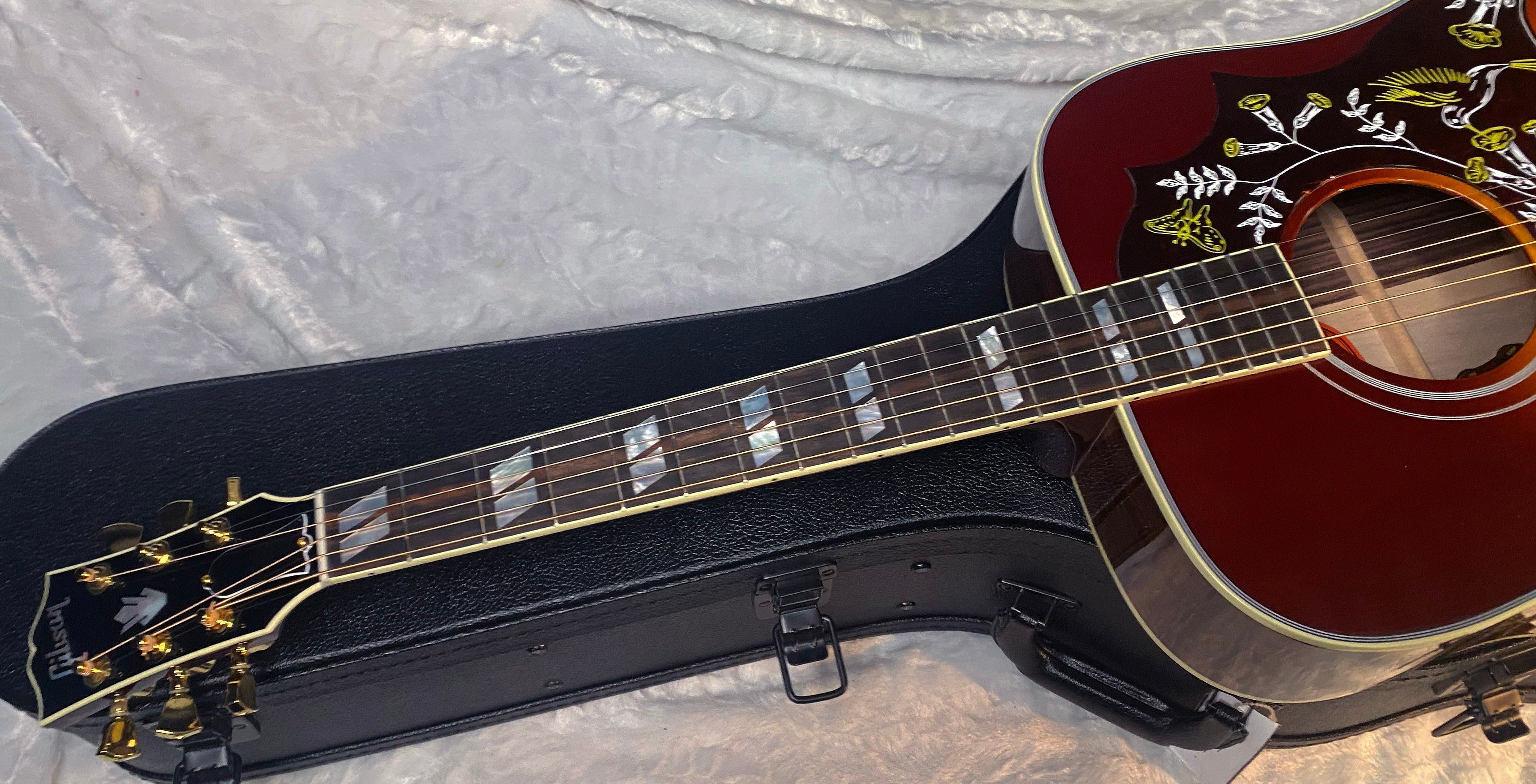 NEW! Gibson Custom Shop Hummingbird Rosewood 3-Piece Back Acoustic-Electric Guitar - Rosewood Burst - 5.1 lbs - Authorized Dealer! G06881