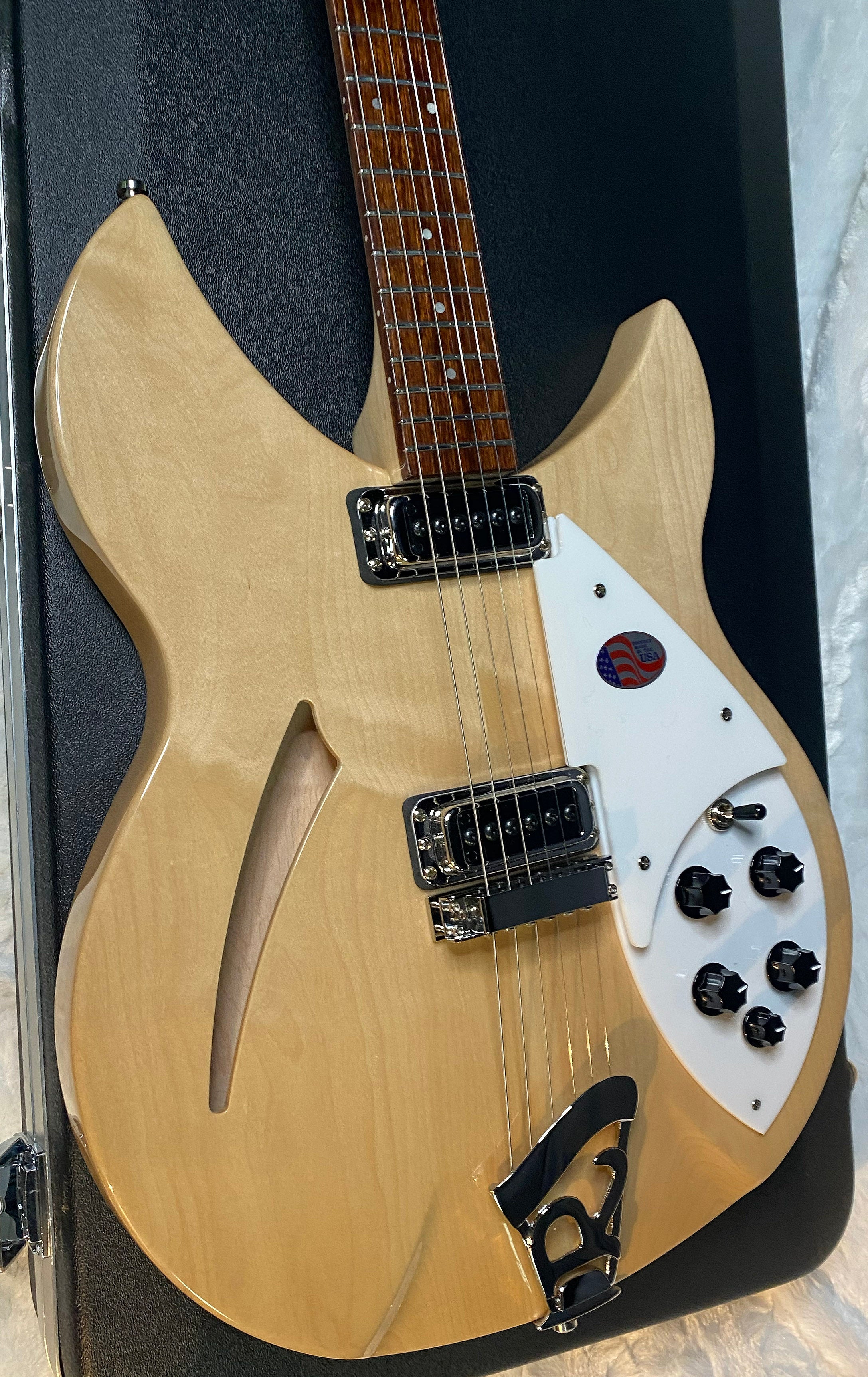 NEW! Rickenbacker 330 Maple Glo MG - Semi Hollow Electric Guitar - Flamed Maple Back! - Authorized Dealer - 7.5 lbs - G06834