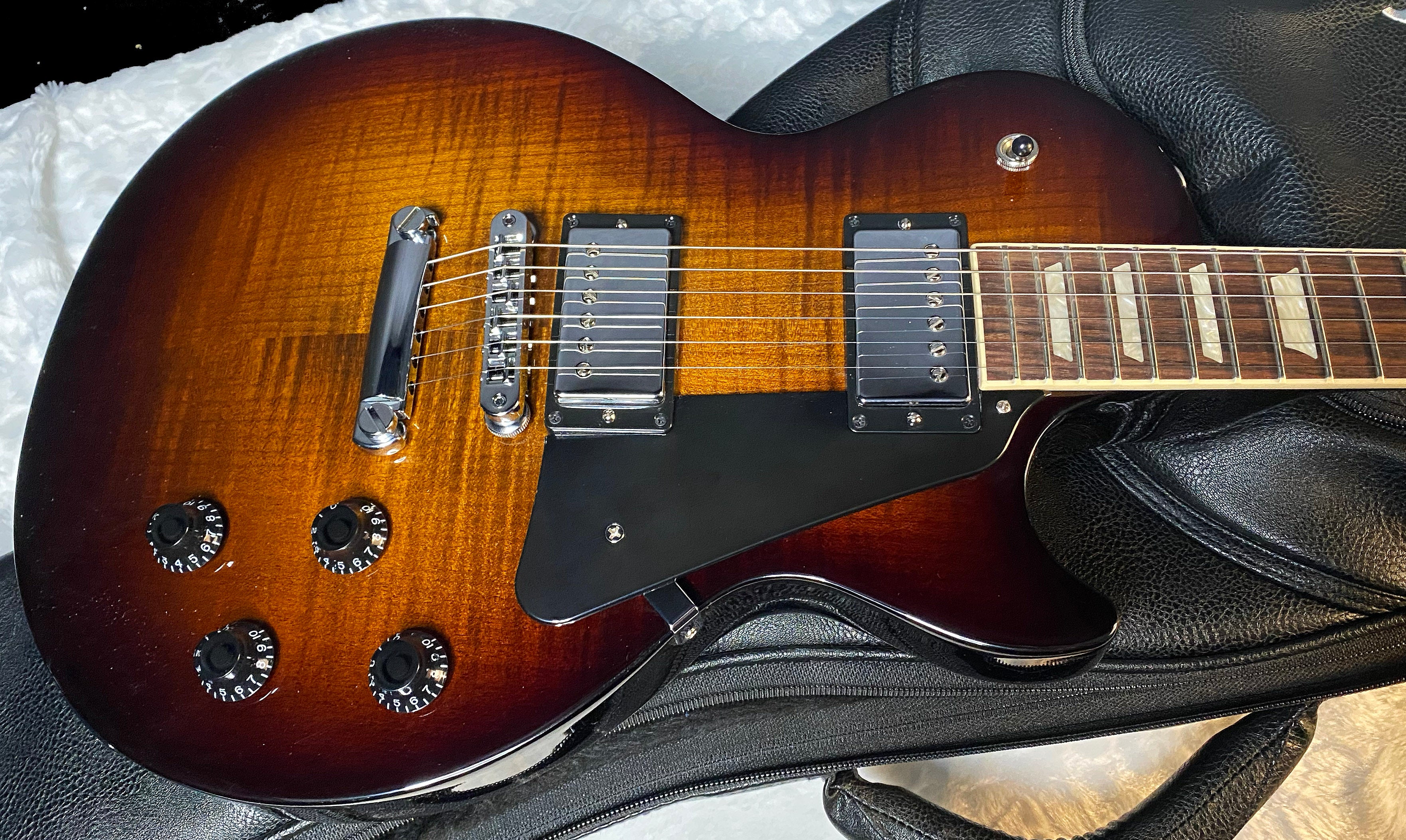 NEW! Gibson Les Paul Studio Electric Guitar - Smokehouse Burst - AA Flame Maple Top - 7.4lbs - Authorized Dealer - G06097