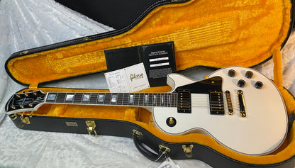 NEW! Gibson Les Paul Custom - Alpine White - Ebony Board - Authorized Dealer - 10.1 lbs - G06424