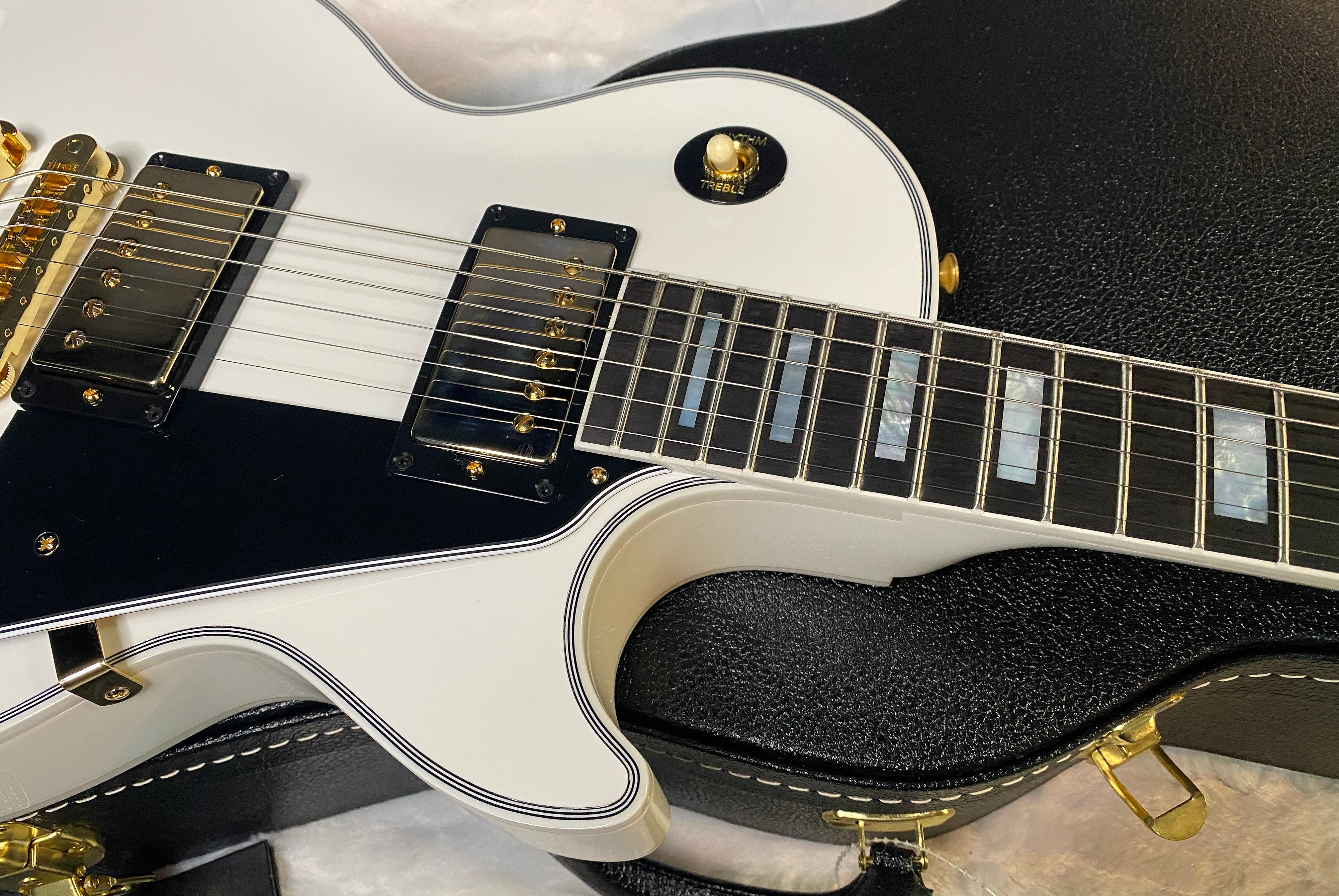 NEW! Gibson Les Paul Custom - Alpine White - Ebony Board - Authorized Dealer - 9.9 lbs - G06440