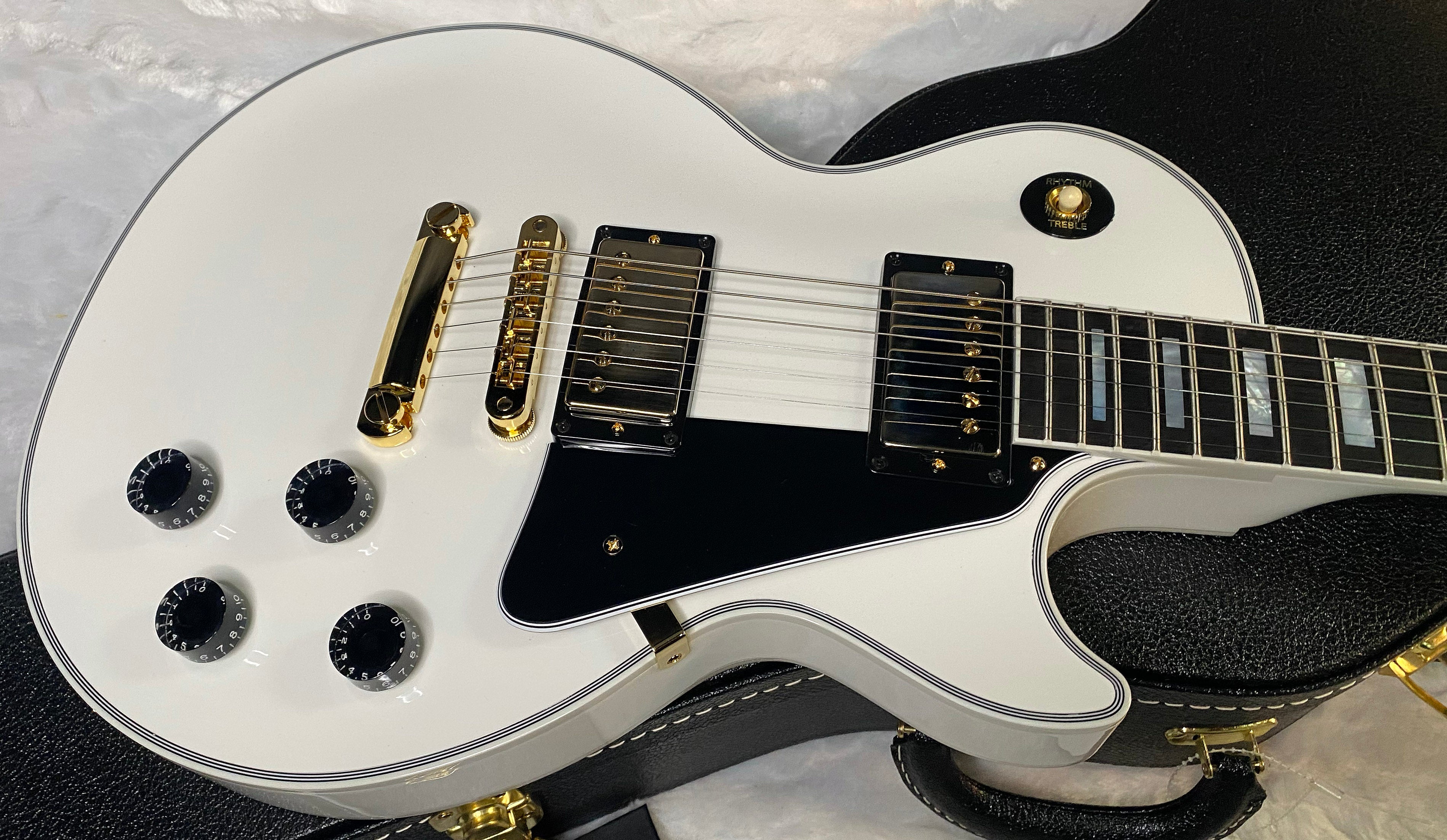 NEW! Gibson Les Paul Custom - Alpine White - Ebony Board - Authorized Dealer - 9.9 lbs - G06440