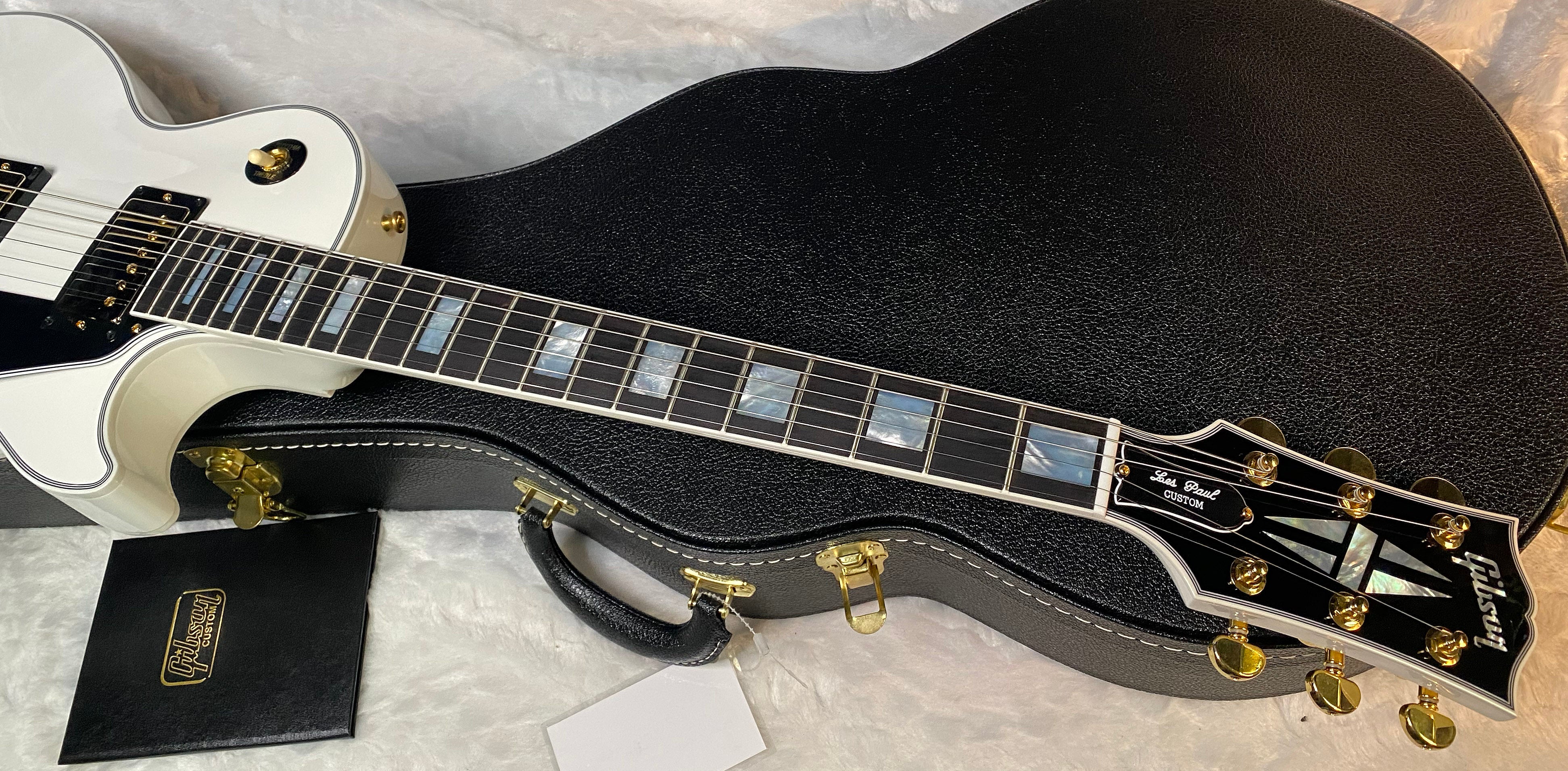 NEW! Gibson Les Paul Custom - Alpine White - Ebony Board - Authorized Dealer - 9.9 lbs - G06440