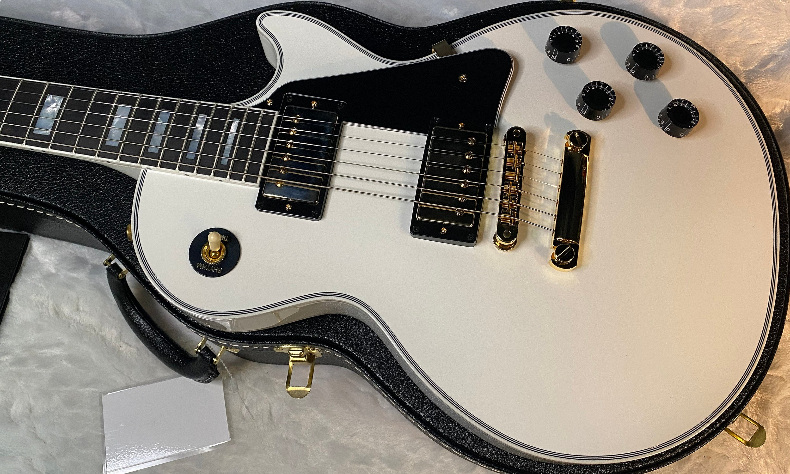 NEW! Gibson Les Paul Custom - Alpine White - Ebony Board - Authorized Dealer - 9.9 lbs - G06440
