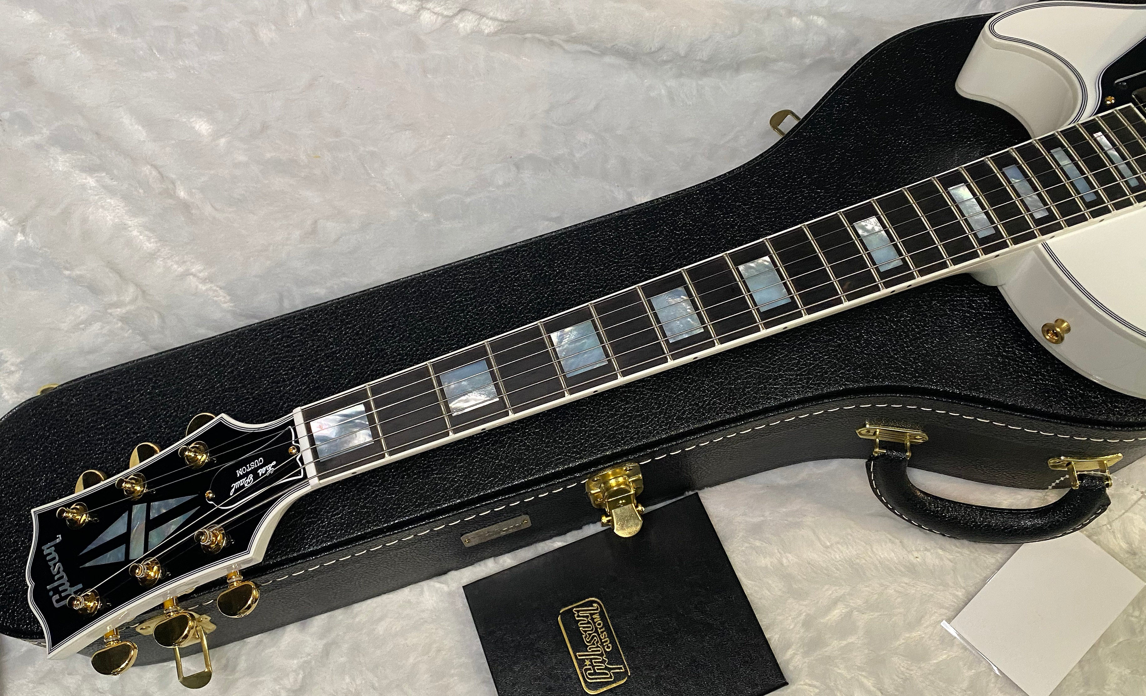 NEW! Gibson Les Paul Custom - Alpine White - Ebony Board - Authorized Dealer - 9.9 lbs - G06440