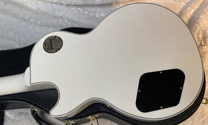 NEW! Gibson Les Paul Custom - Alpine White - Ebony Board - Authorized Dealer - 9.9 lbs - G06440