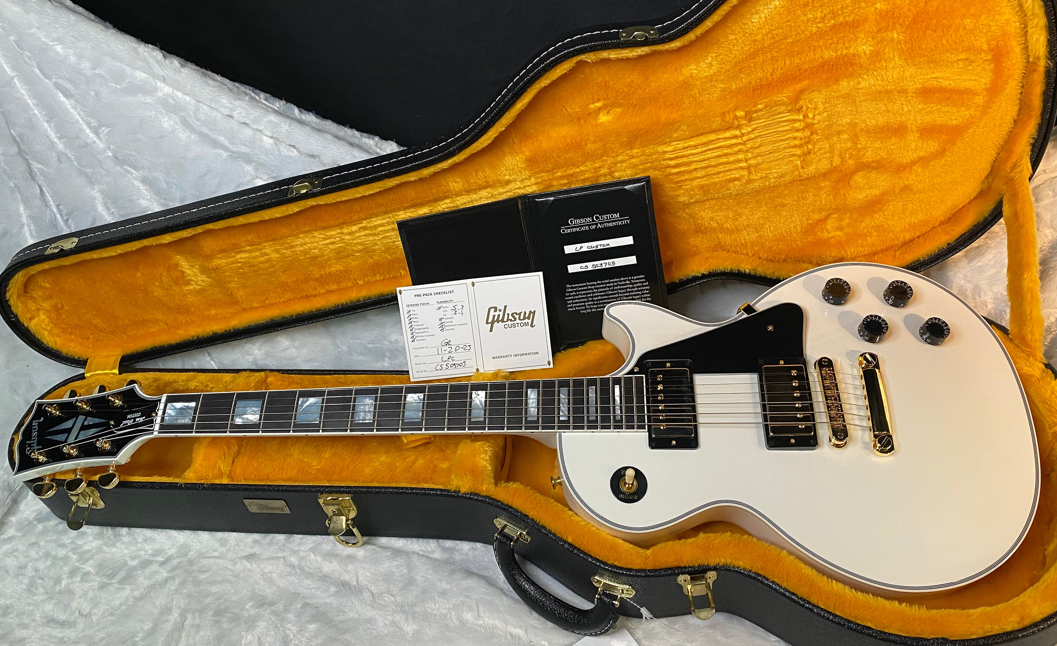NEW! Gibson Les Paul Custom - Alpine White - Ebony Board - Authorized Dealer - 9.9 lbs - G06440