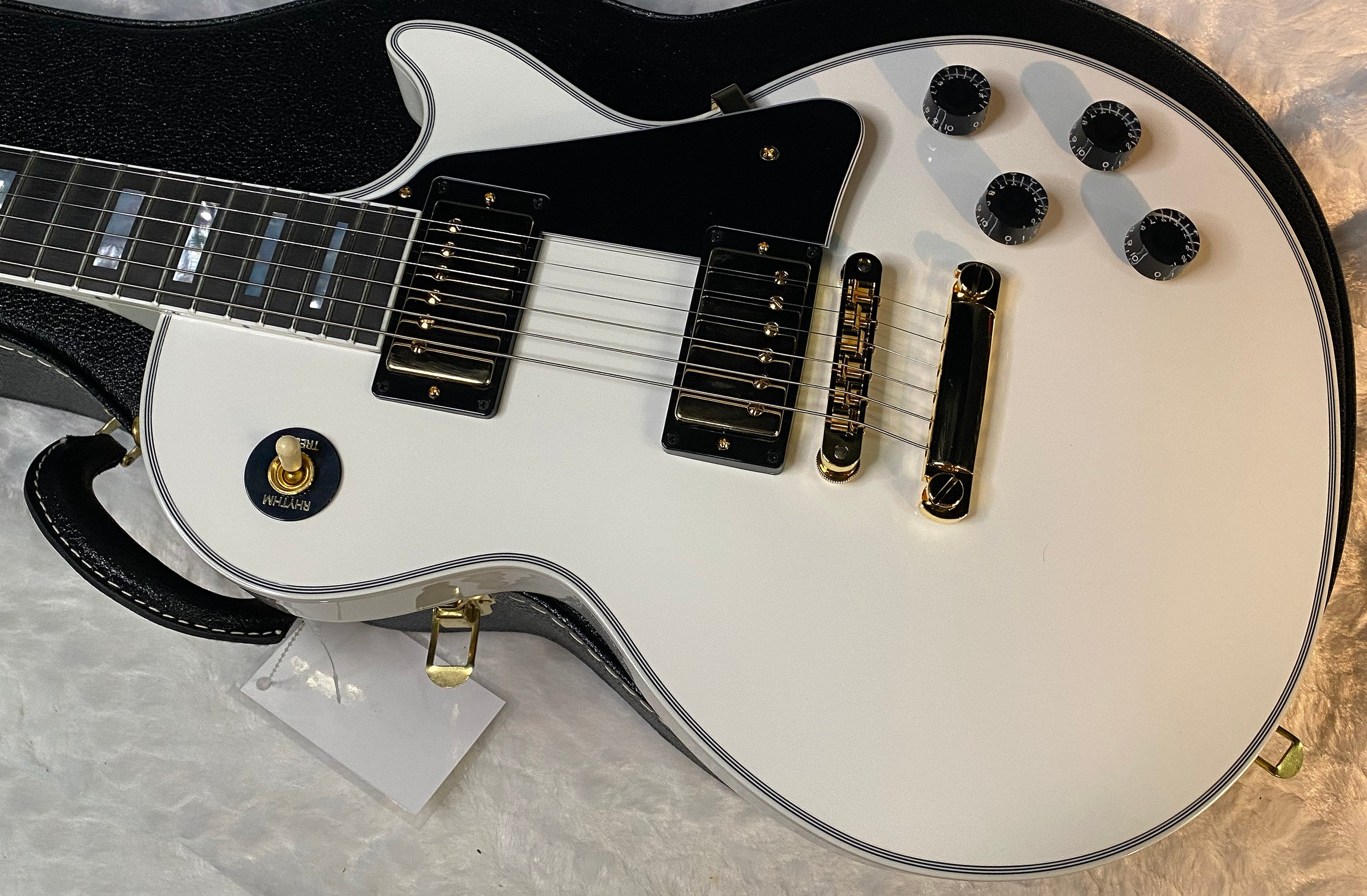 NEW! Gibson Les Paul Custom - Alpine White - Ebony Board - Authorized Dealer - 10.2 lbs - G06474