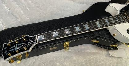 NEW! Gibson Les Paul Custom - Alpine White - Ebony Board - Authorized Dealer - 10.2 lbs - G06474