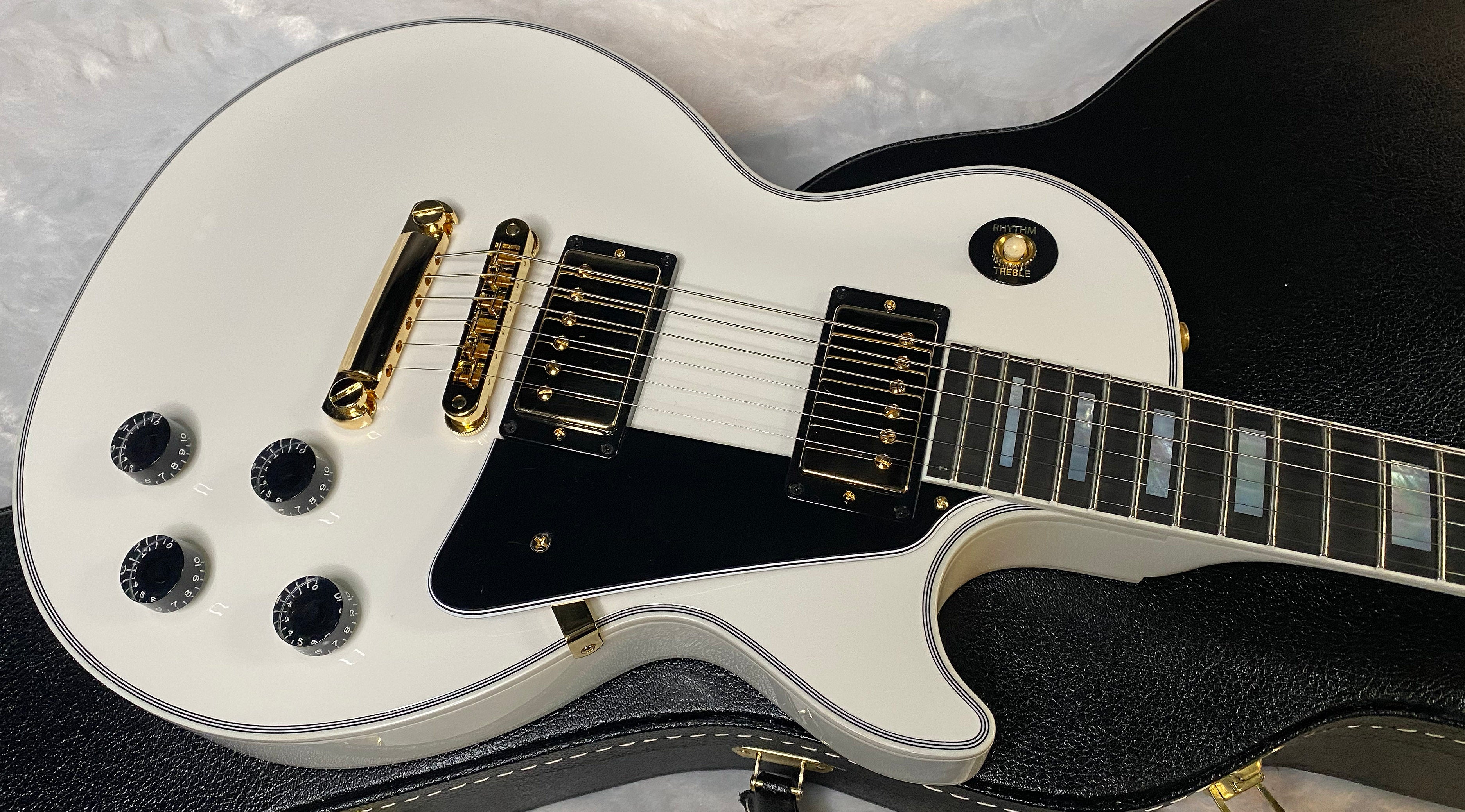 NEW! Gibson Les Paul Custom - Alpine White - Ebony Board - Authorized Dealer - 10 lbs - G06472