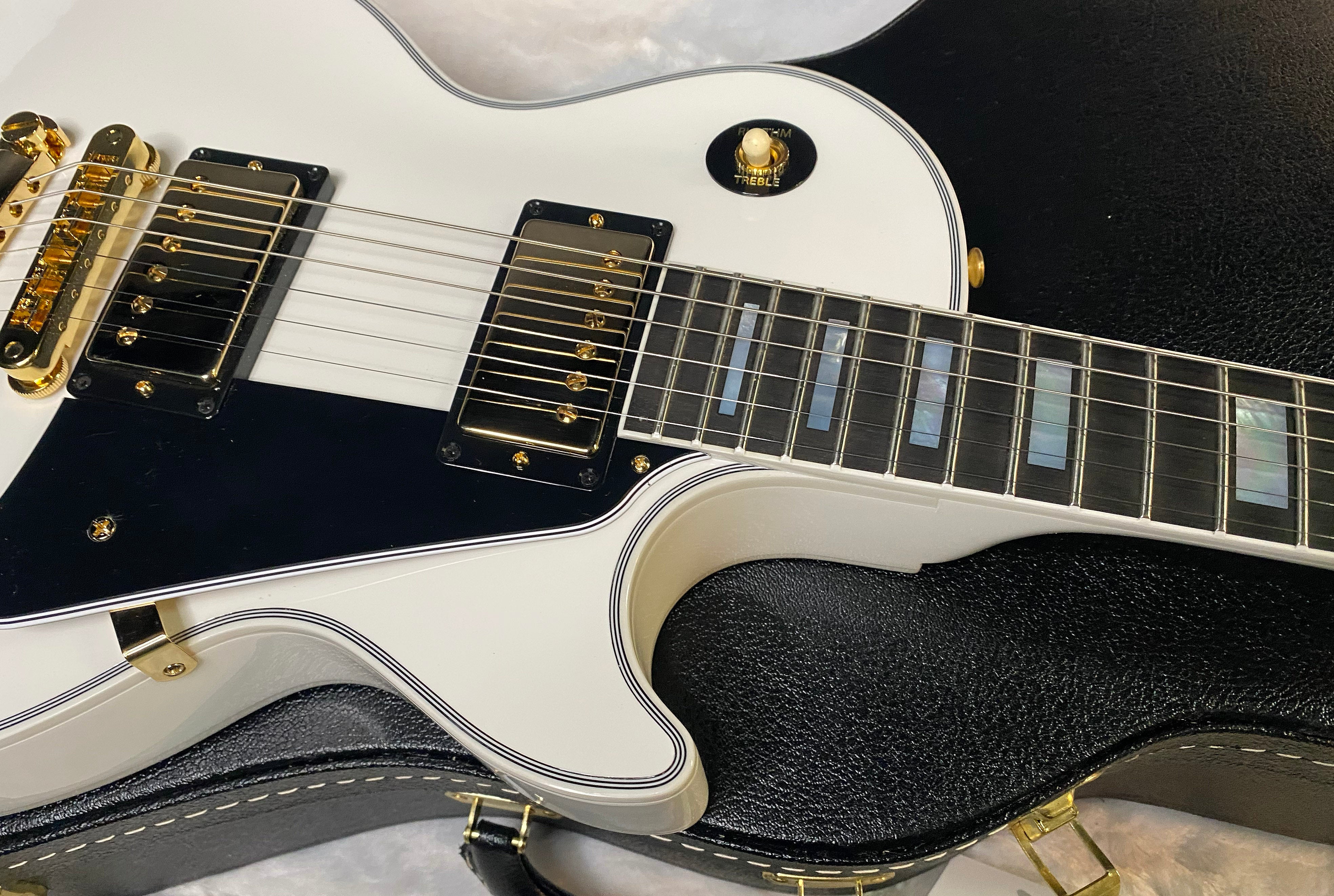 NEW! Gibson Les Paul Custom - Alpine White - Ebony Board - Authorized Dealer - 10 lbs - G06472