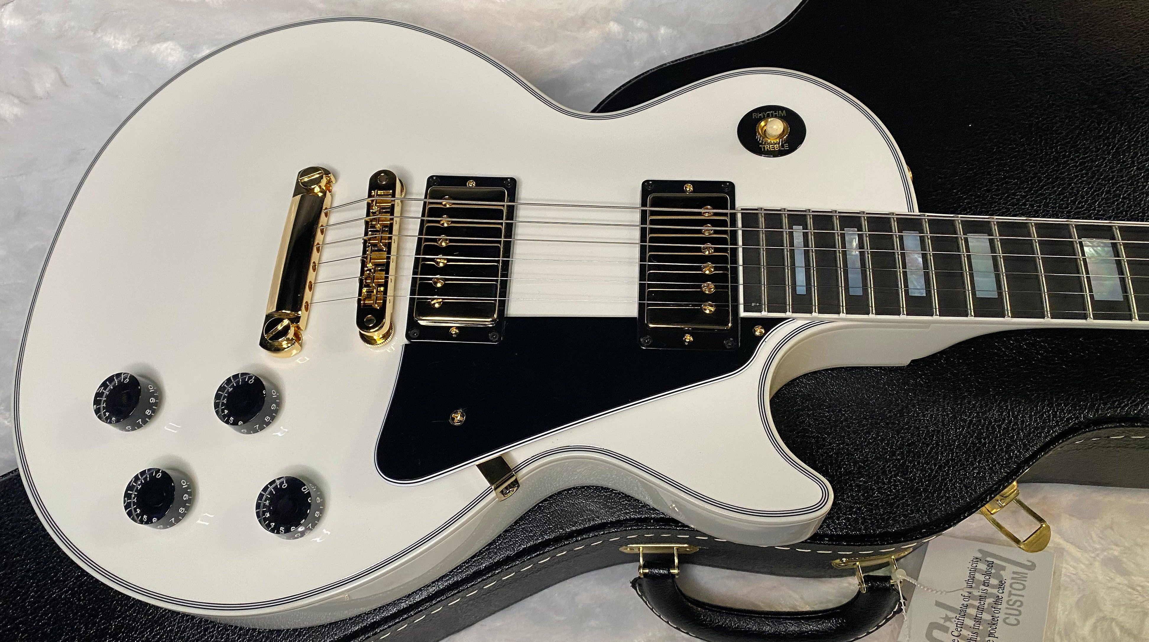 NEW! Gibson Les Paul Custom - Alpine White - Ebony Board - Authorized Dealer - 10 lbs - G06472