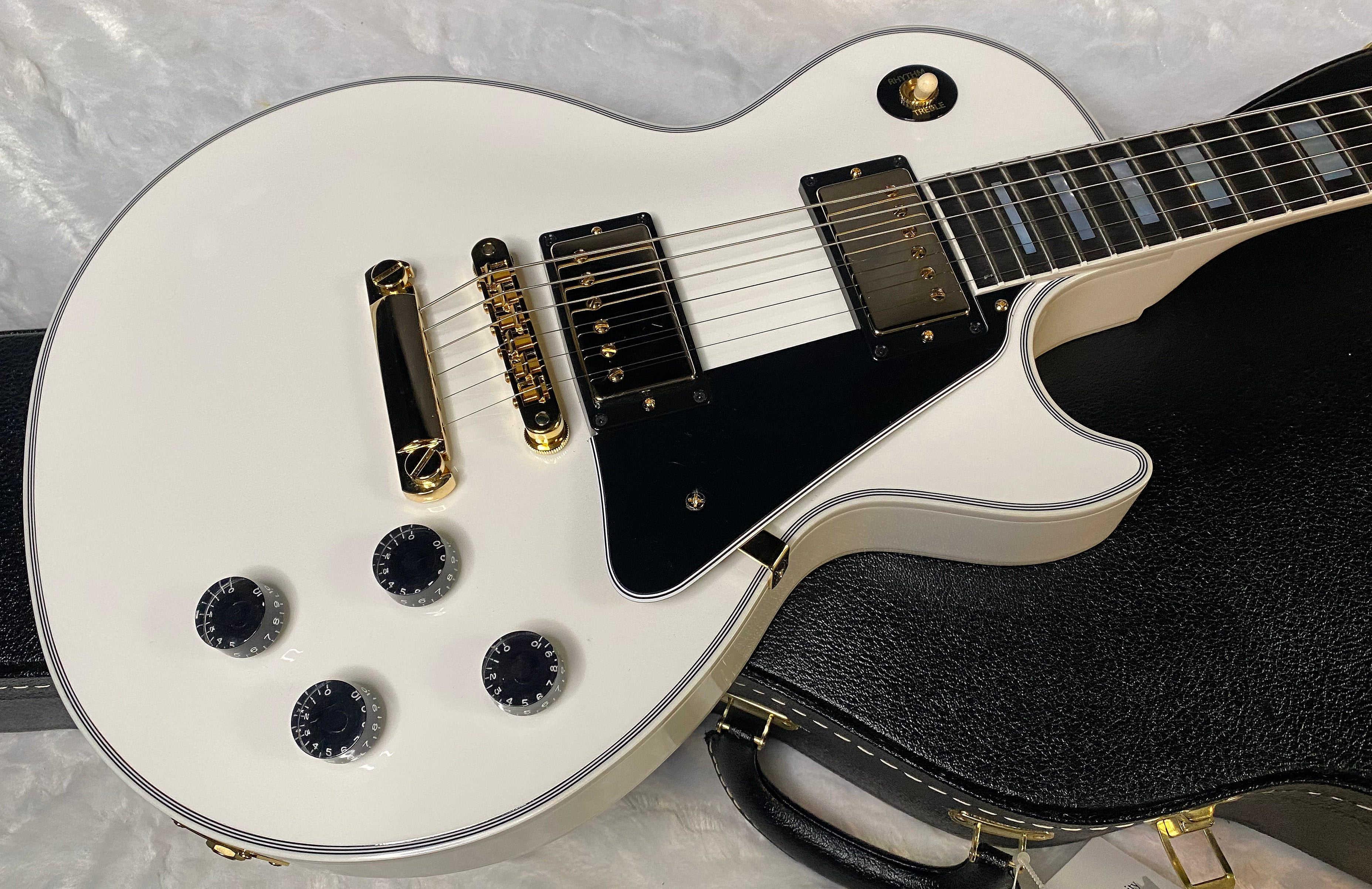 NEW! Gibson Les Paul Custom - Alpine White - Ebony Board - Authorized Dealer - 10 lbs - G06472