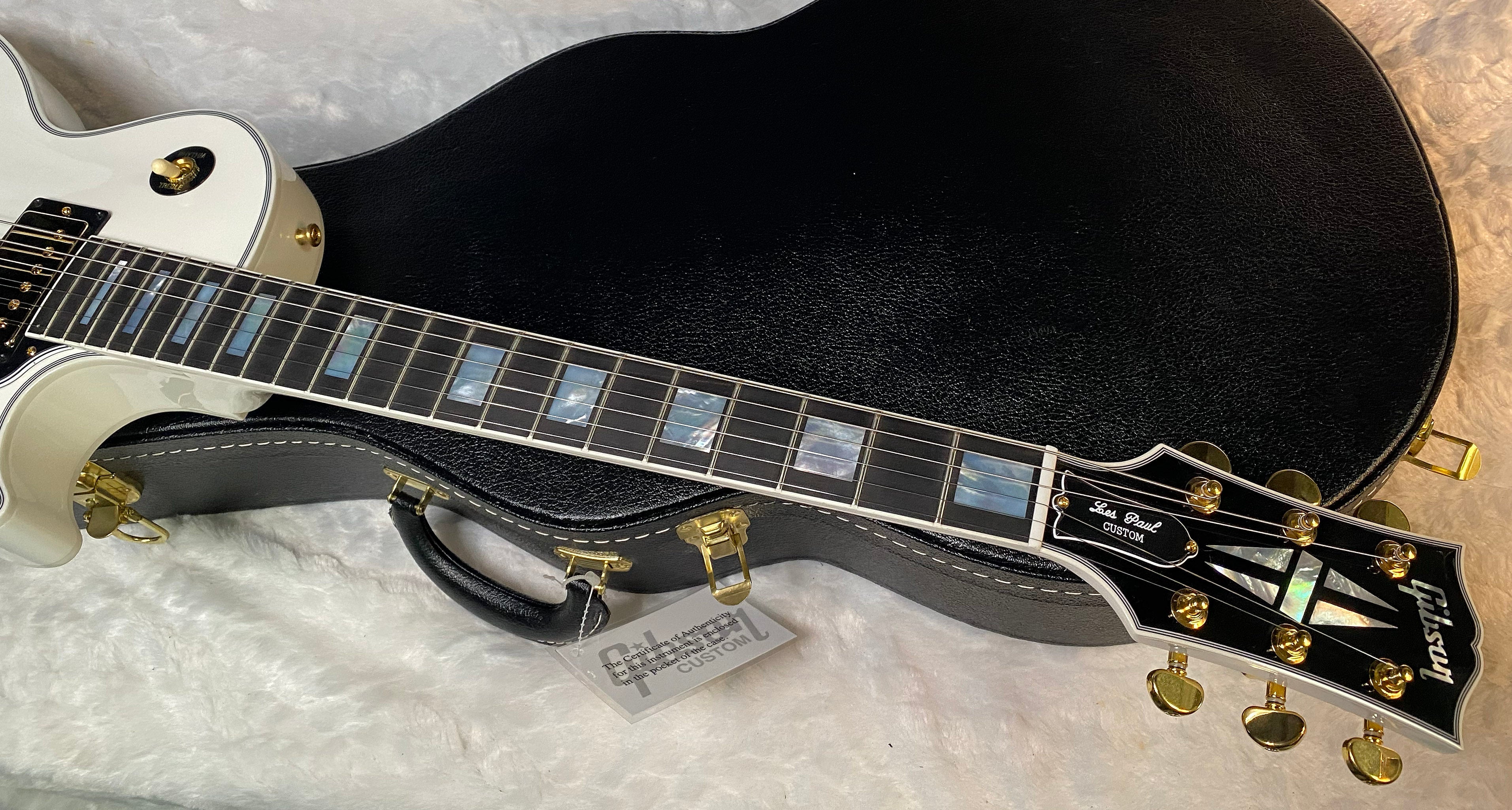 NEW! Gibson Les Paul Custom - Alpine White - Ebony Board - Authorized Dealer - 10 lbs - G06472
