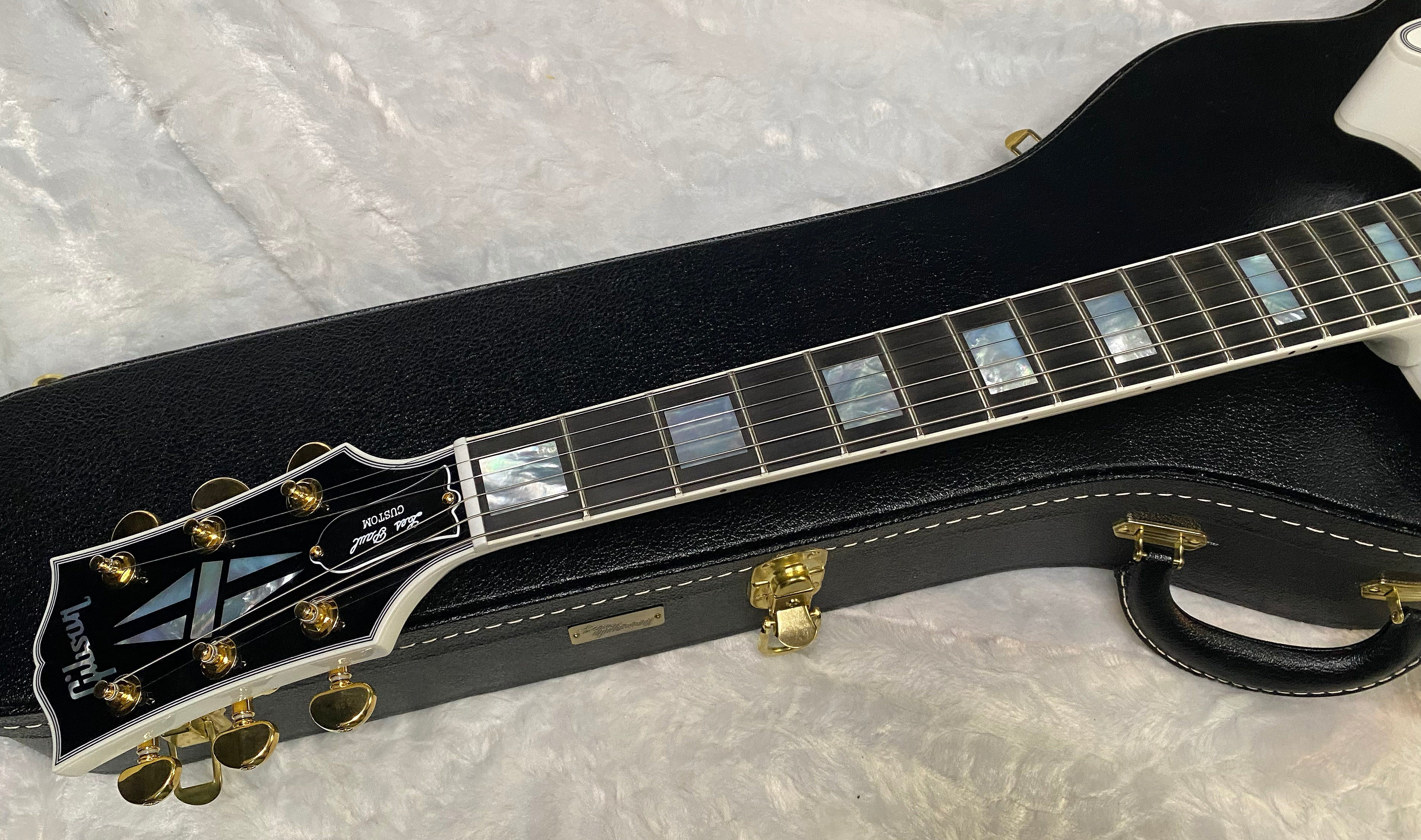 NEW! Gibson Les Paul Custom - Alpine White - Ebony Board - Authorized Dealer - 10 lbs - G06472