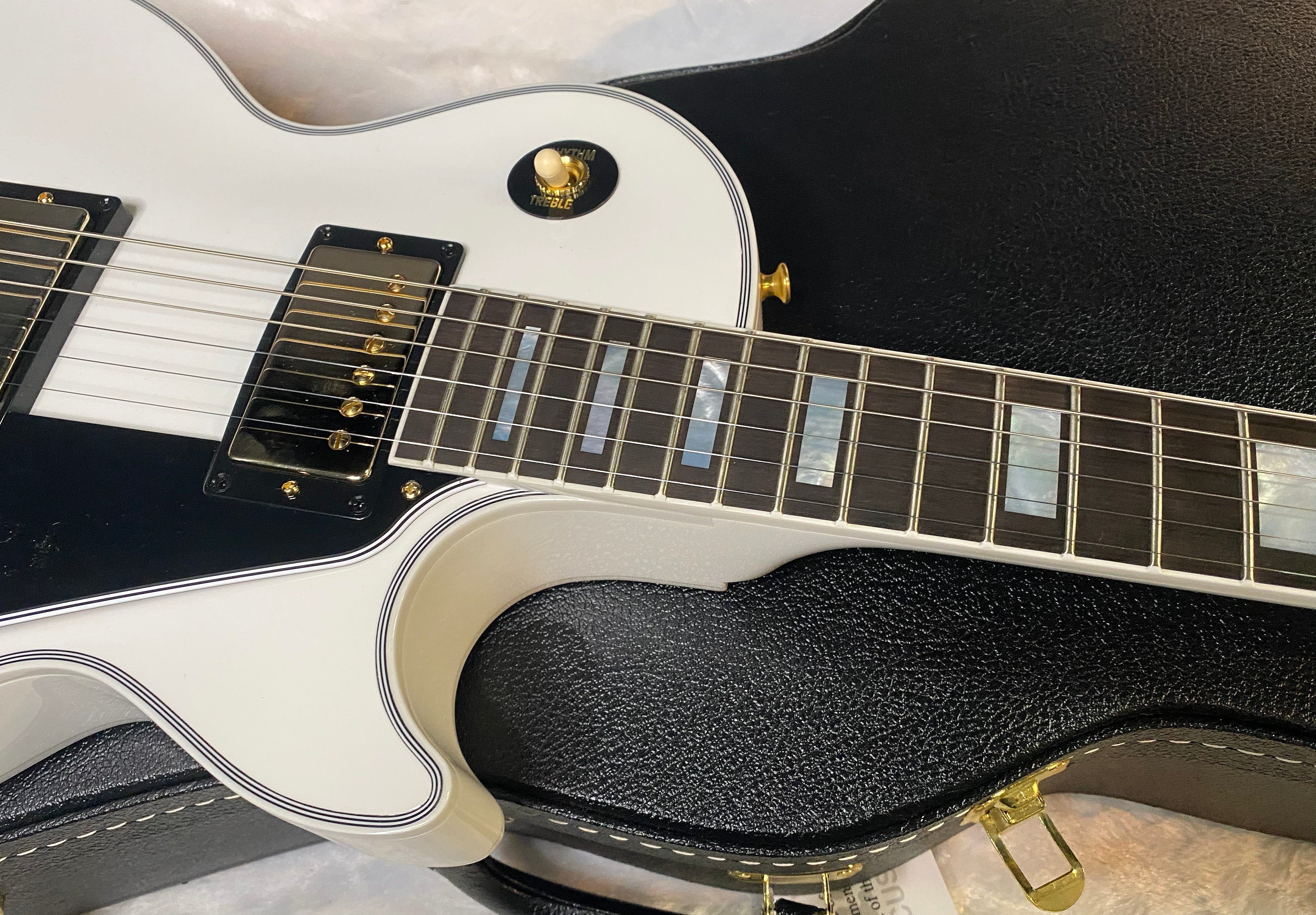 NEW! Gibson Les Paul Custom - Alpine White - Ebony Board - Authorized Dealer - 10.3 lbs - G06430