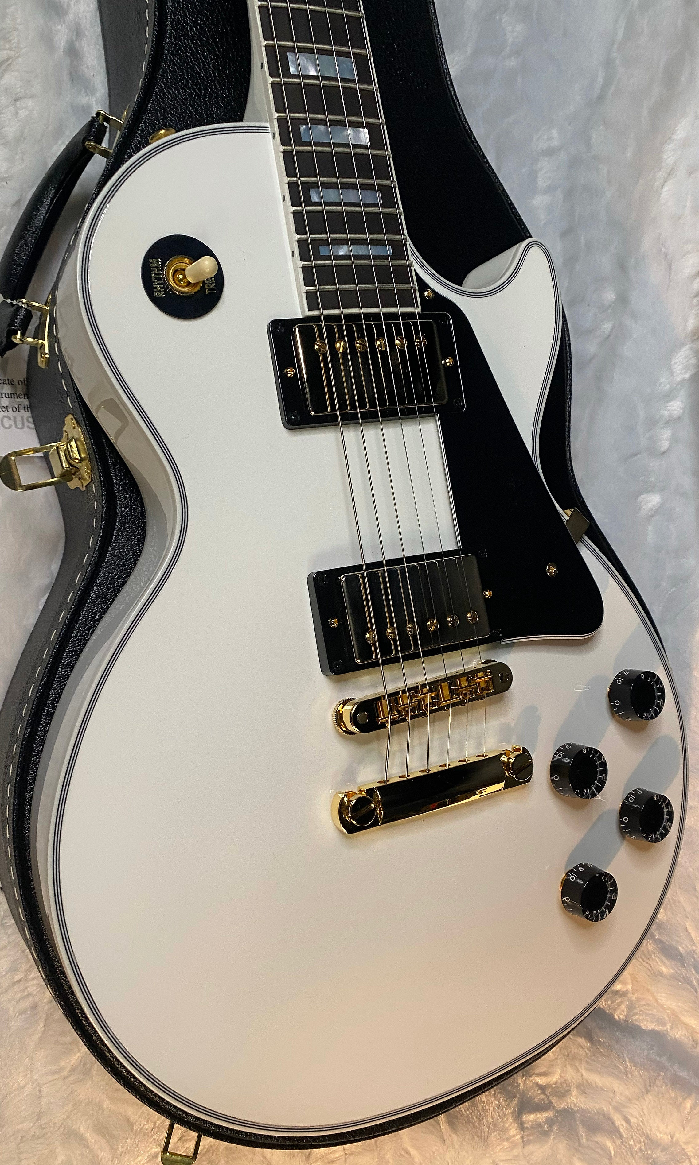 NEW! Gibson Les Paul Custom - Alpine White - Ebony Board - Authorized Dealer - 10.3 lbs - G06430