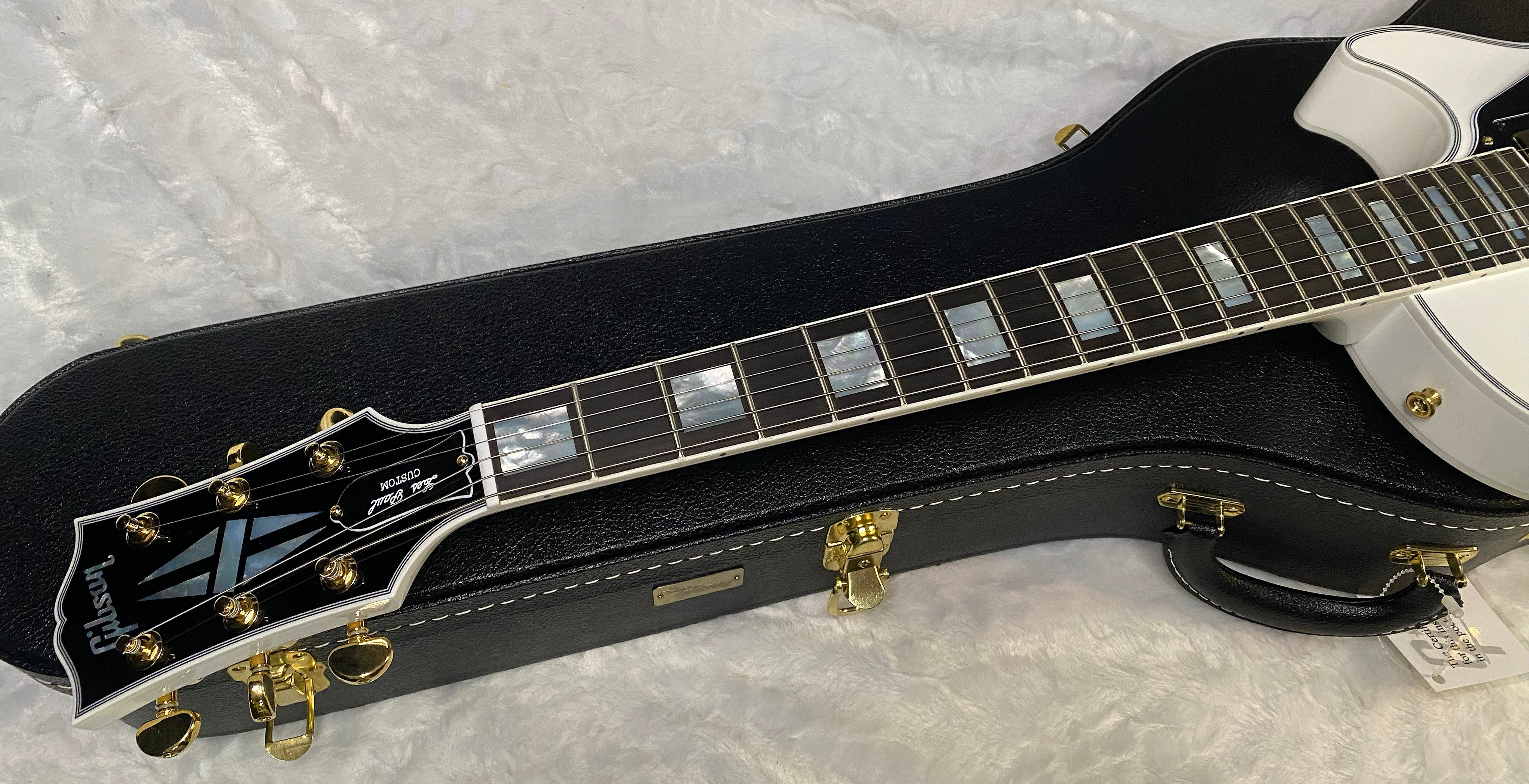 NEW! Gibson Les Paul Custom - Alpine White - Ebony Board - Authorized Dealer - 10.3 lbs - G06430