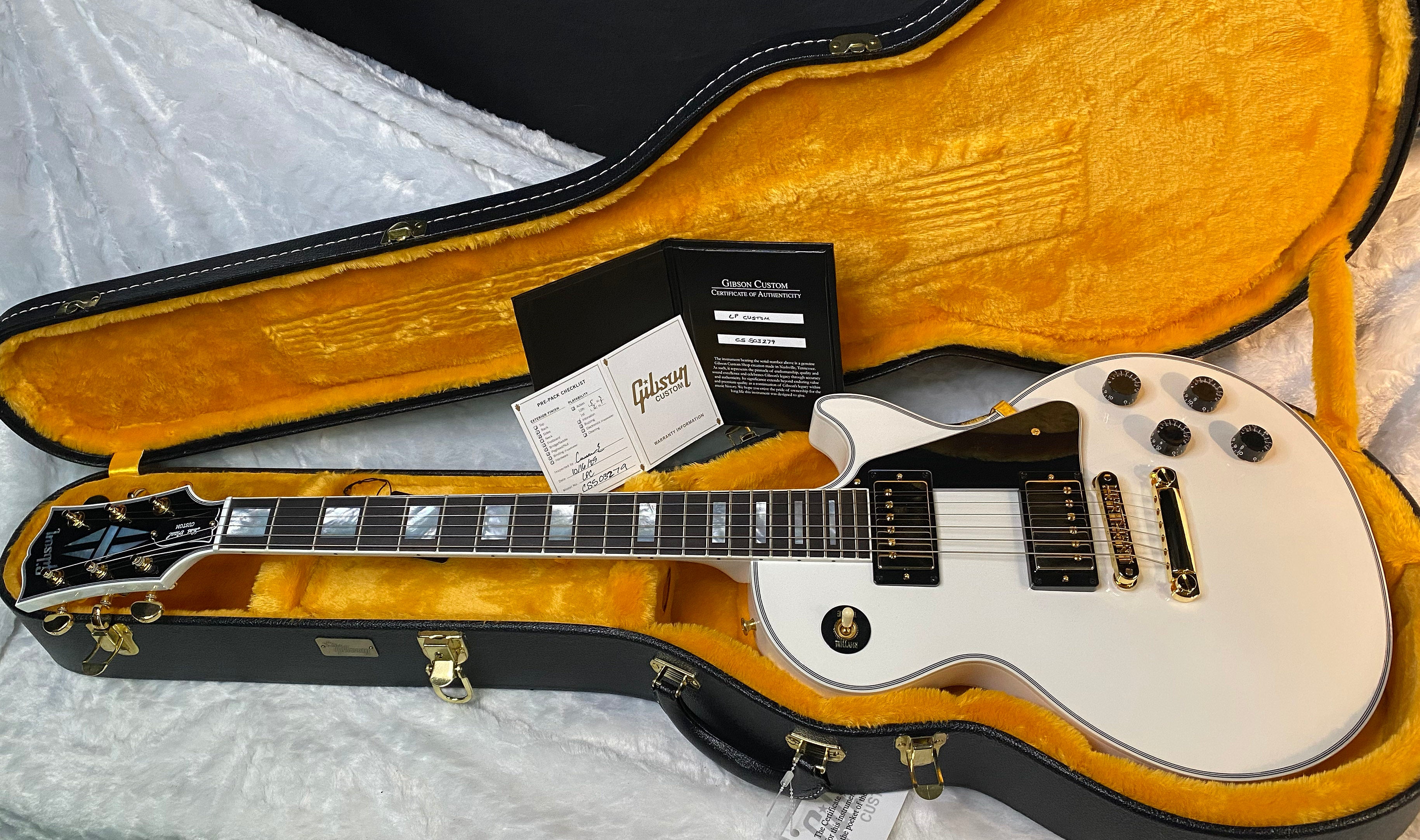 NEW! Gibson Les Paul Custom - Alpine White - Ebony Board - Authorized Dealer - 10.3 lbs - G06430