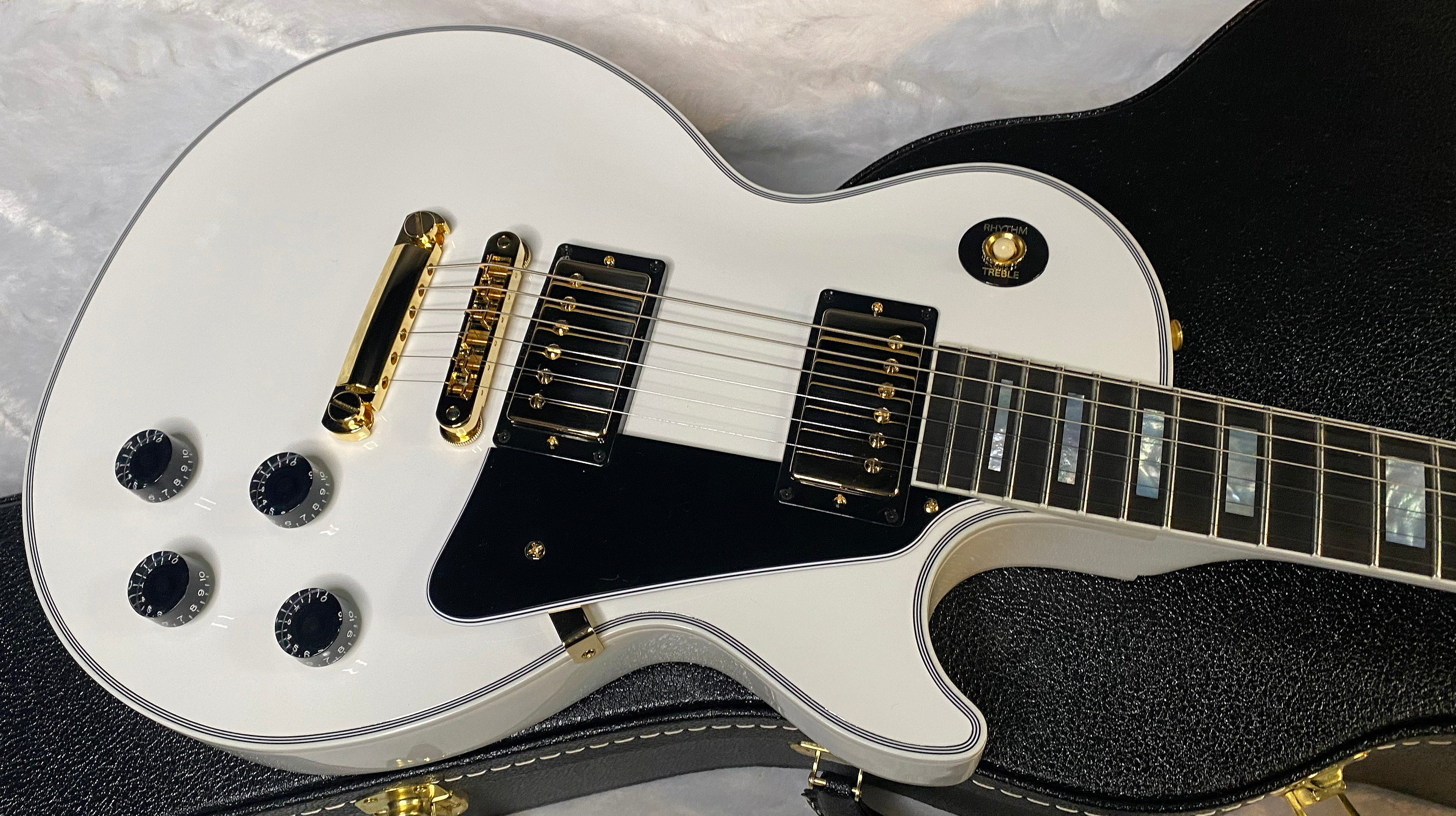 NEW! Gibson Les Paul Custom - Alpine White - Ebony Board - Authorized Dealer - Only 9.4 lbs - G06445