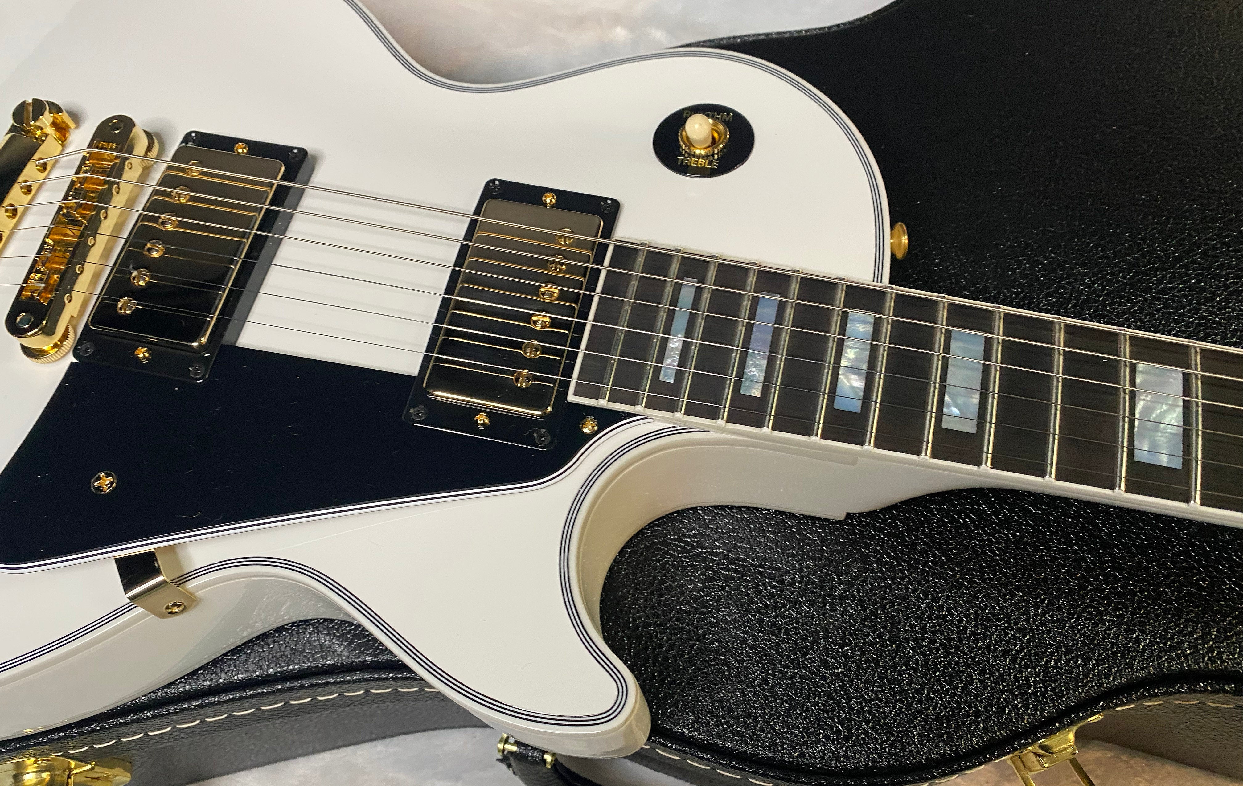 NEW! Gibson Les Paul Custom - Alpine White - Ebony Board - Authorized Dealer - Only 9.4 lbs - G06445