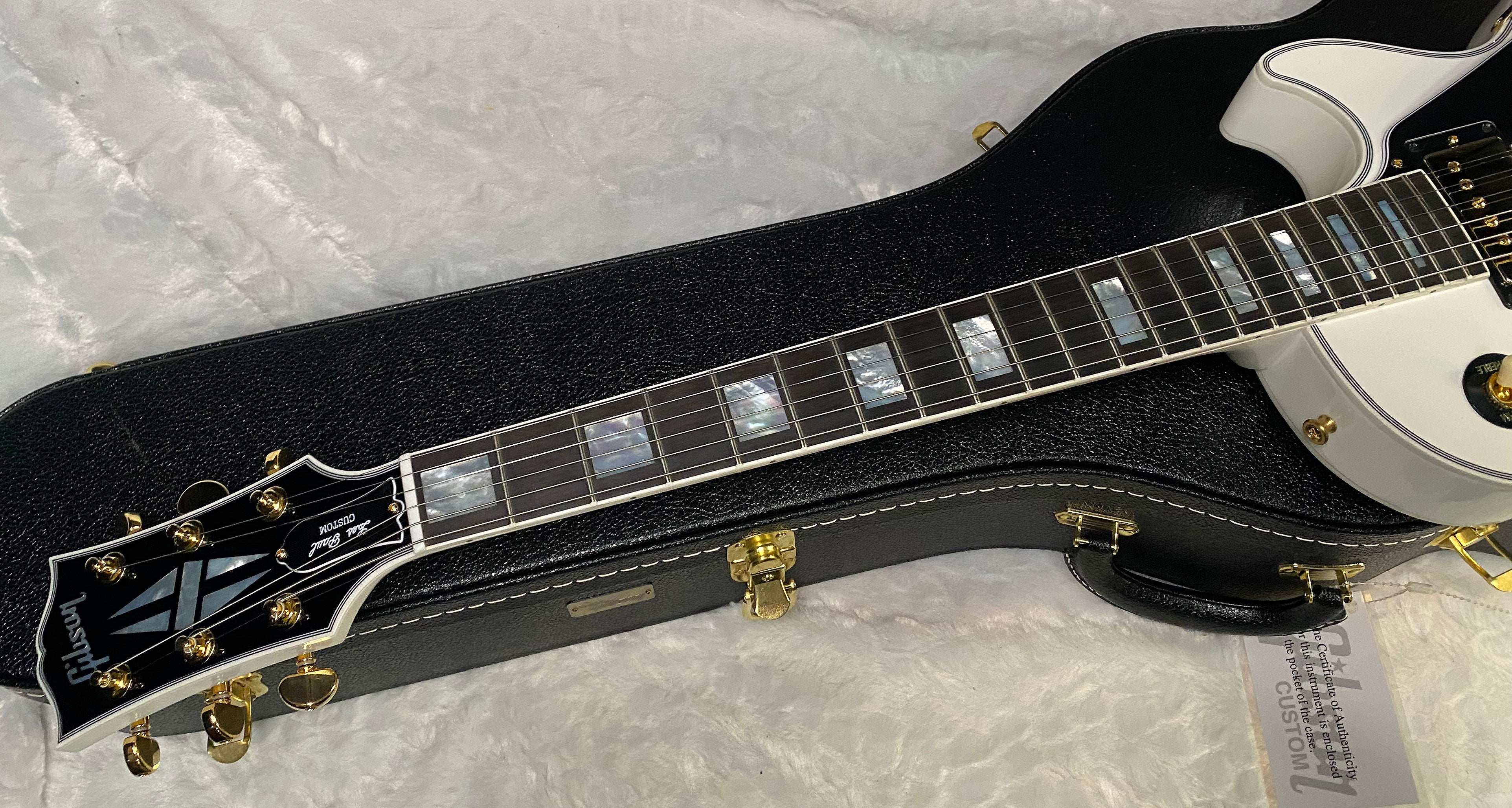 NEW! Gibson Les Paul Custom - Alpine White - Ebony Board - Authorized Dealer - Only 9.4 lbs - G06445