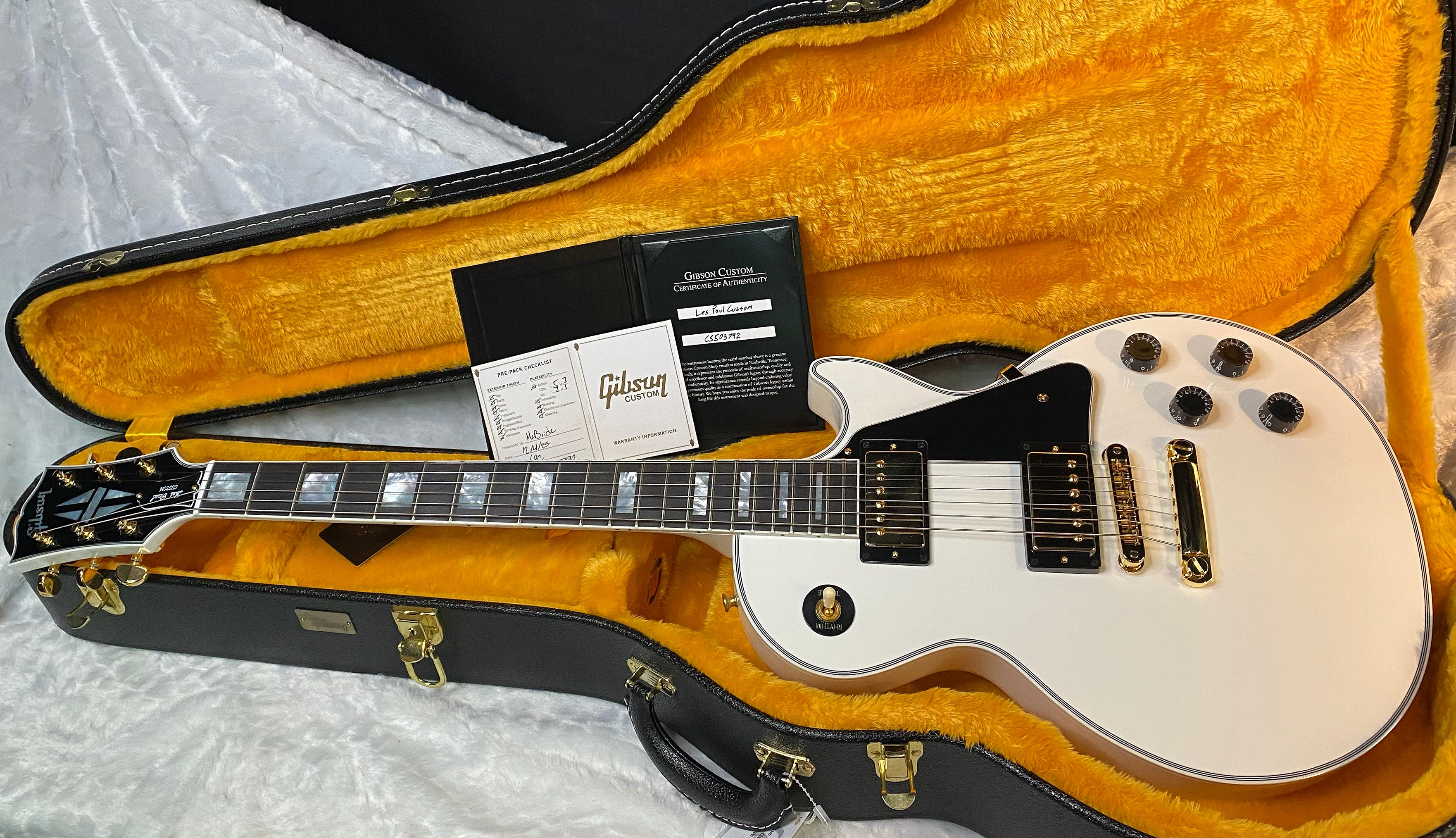 NEW! Gibson Les Paul Custom - Alpine White - Ebony Board - Authorized Dealer - Only 9.4 lbs - G06445