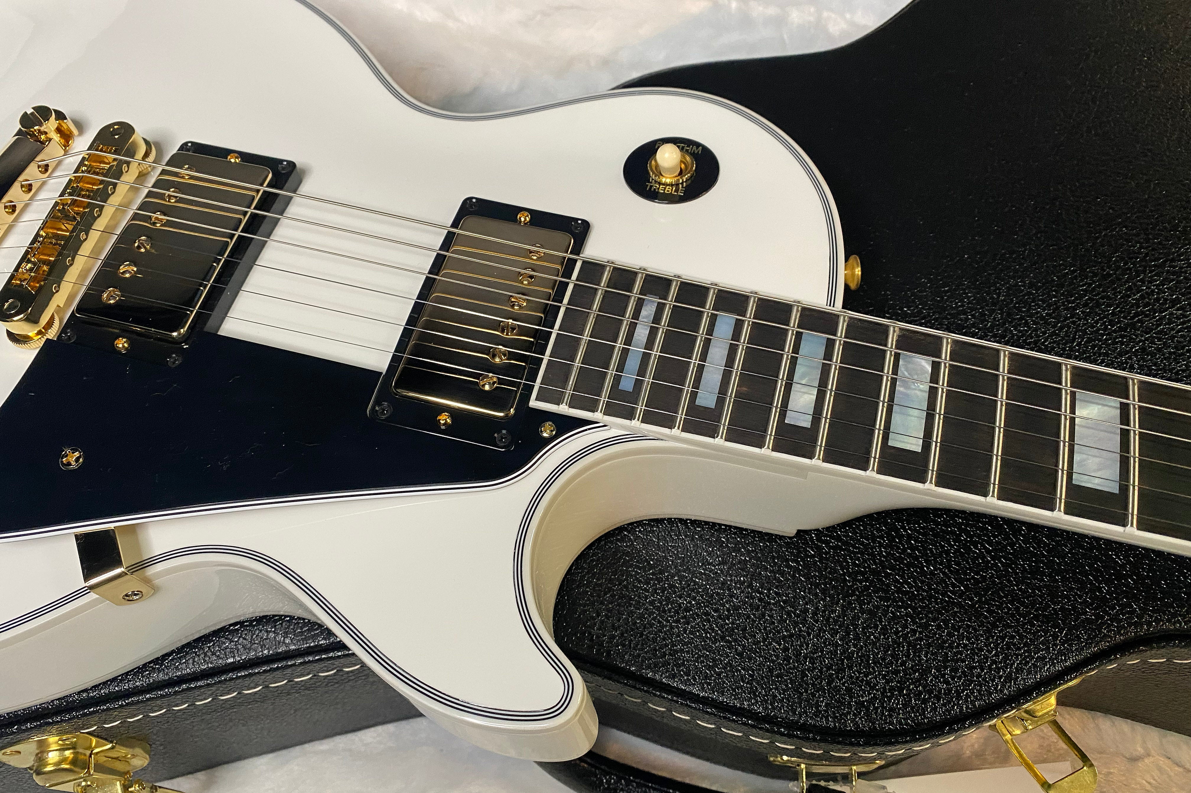 NEW! Gibson Les Paul Custom - Alpine White - Ebony Board - Authorized Dealer - 11.1 lbs WOW! - G06452