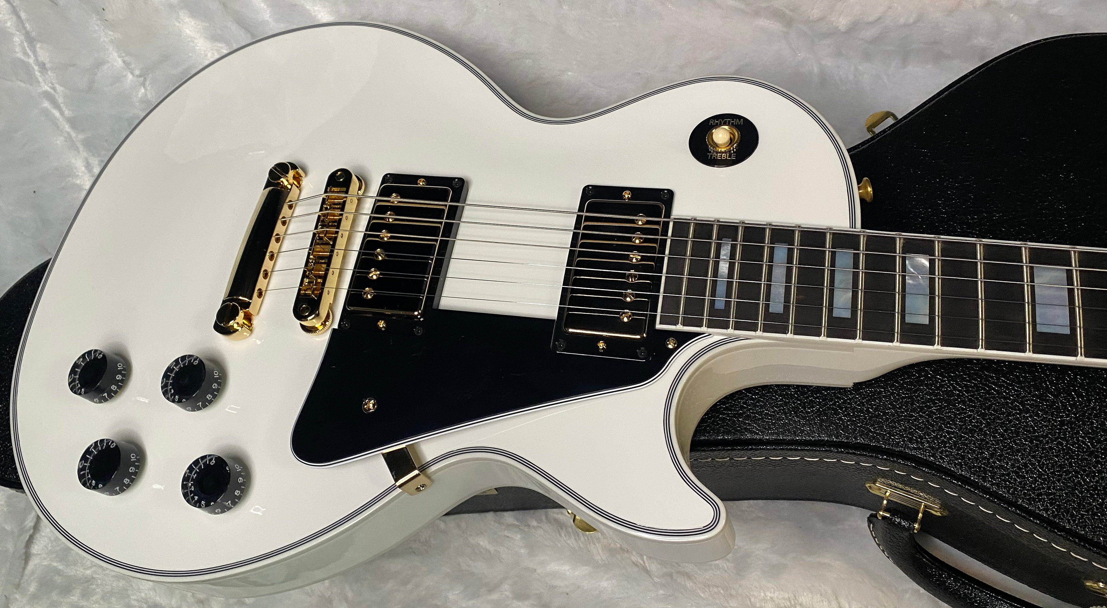NEW! Gibson Les Paul Custom - Alpine White - Ebony Board - Authorized Dealer - 11.1 lbs WOW! - G06452