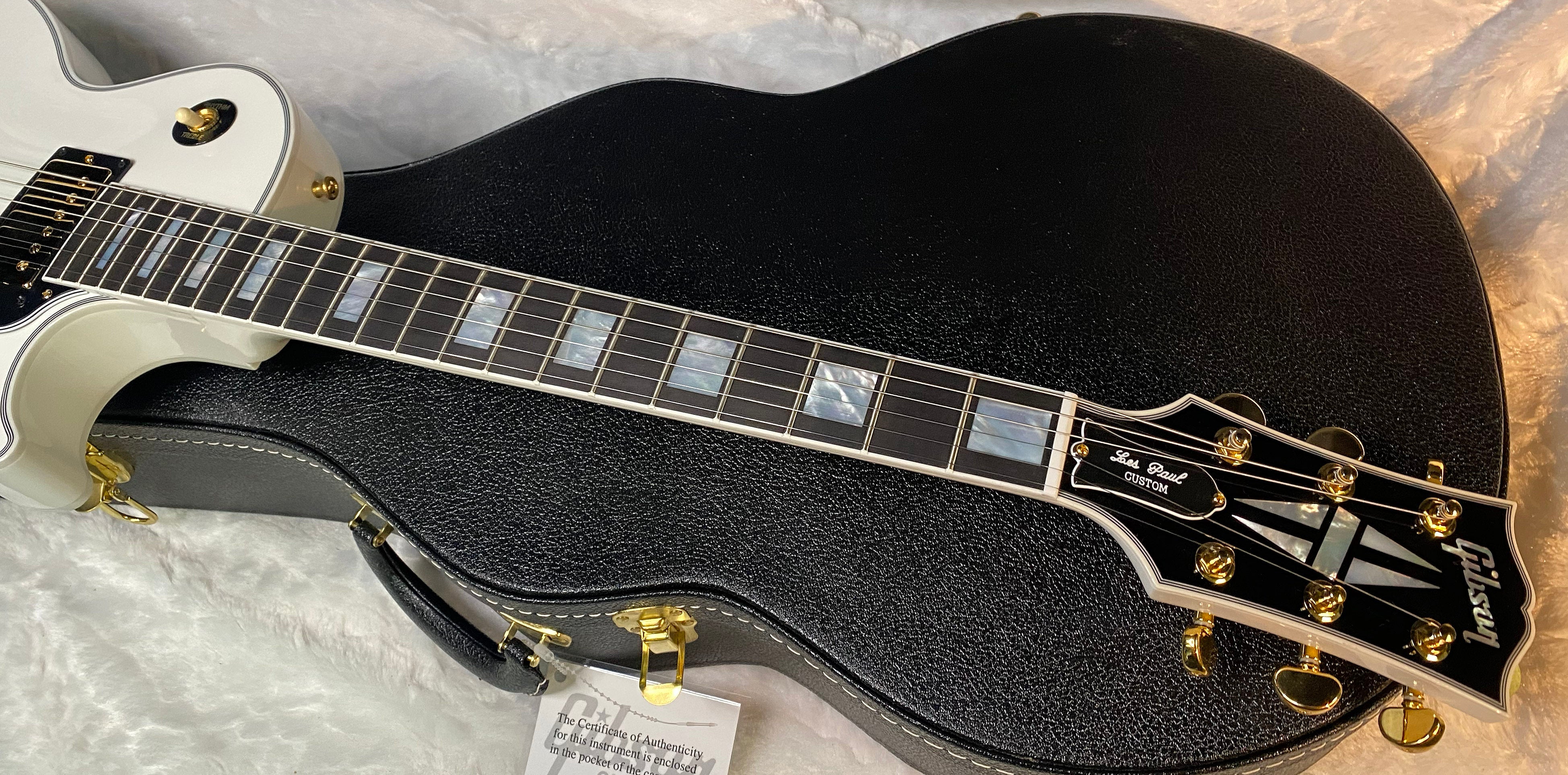 NEW! Gibson Les Paul Custom - Alpine White - Ebony Board - Authorized Dealer - 11.1 lbs WOW! - G06452