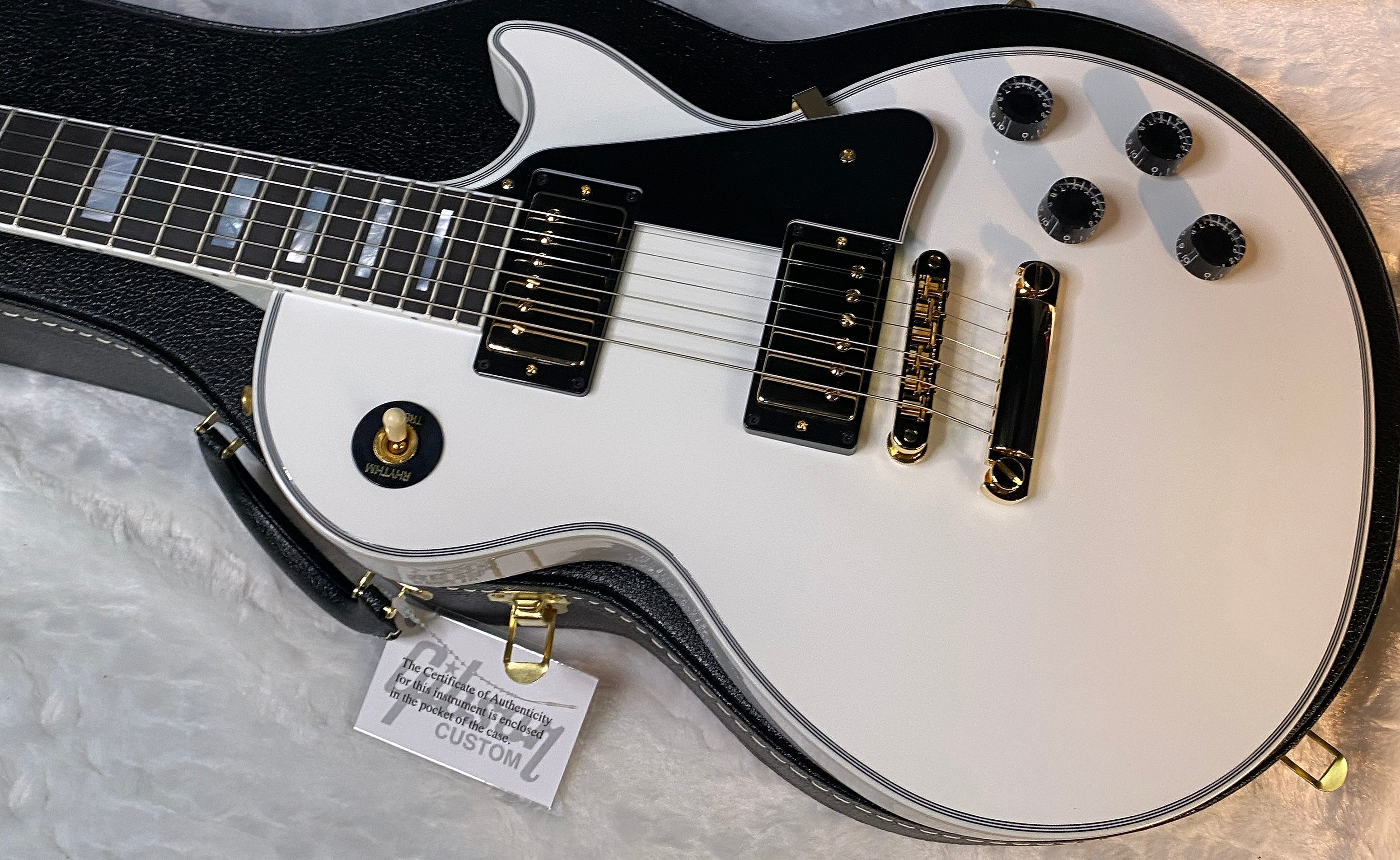 NEW! Gibson Les Paul Custom - Alpine White - Ebony Board - Authorized Dealer - 11.1 lbs WOW! - G06452