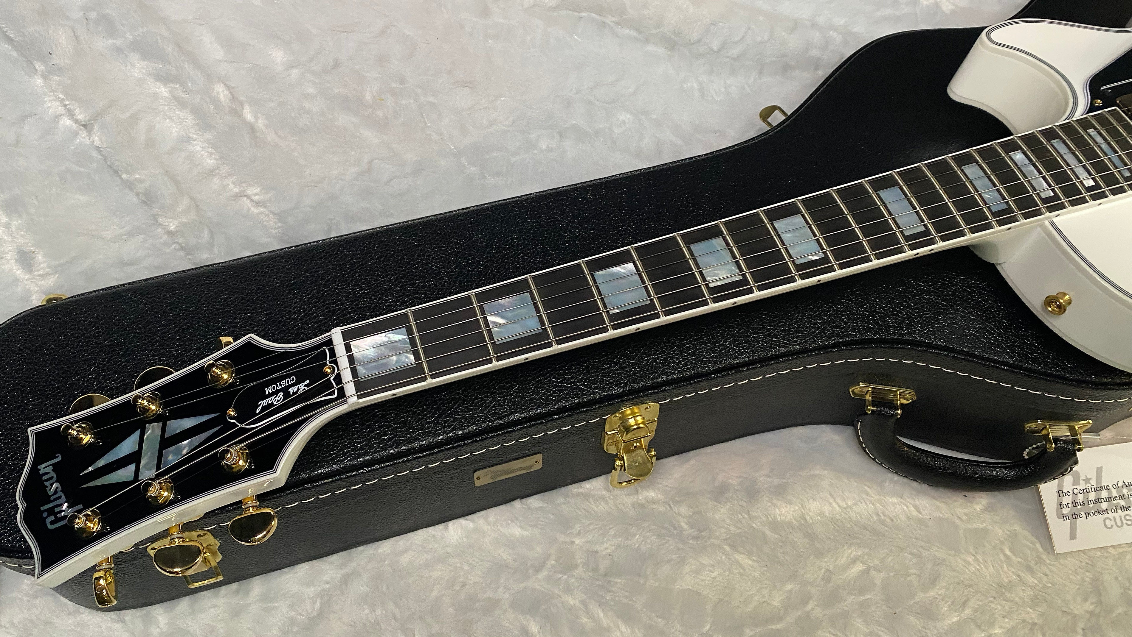 NEW! Gibson Les Paul Custom - Alpine White - Ebony Board - Authorized Dealer - 11.1 lbs WOW! - G06452