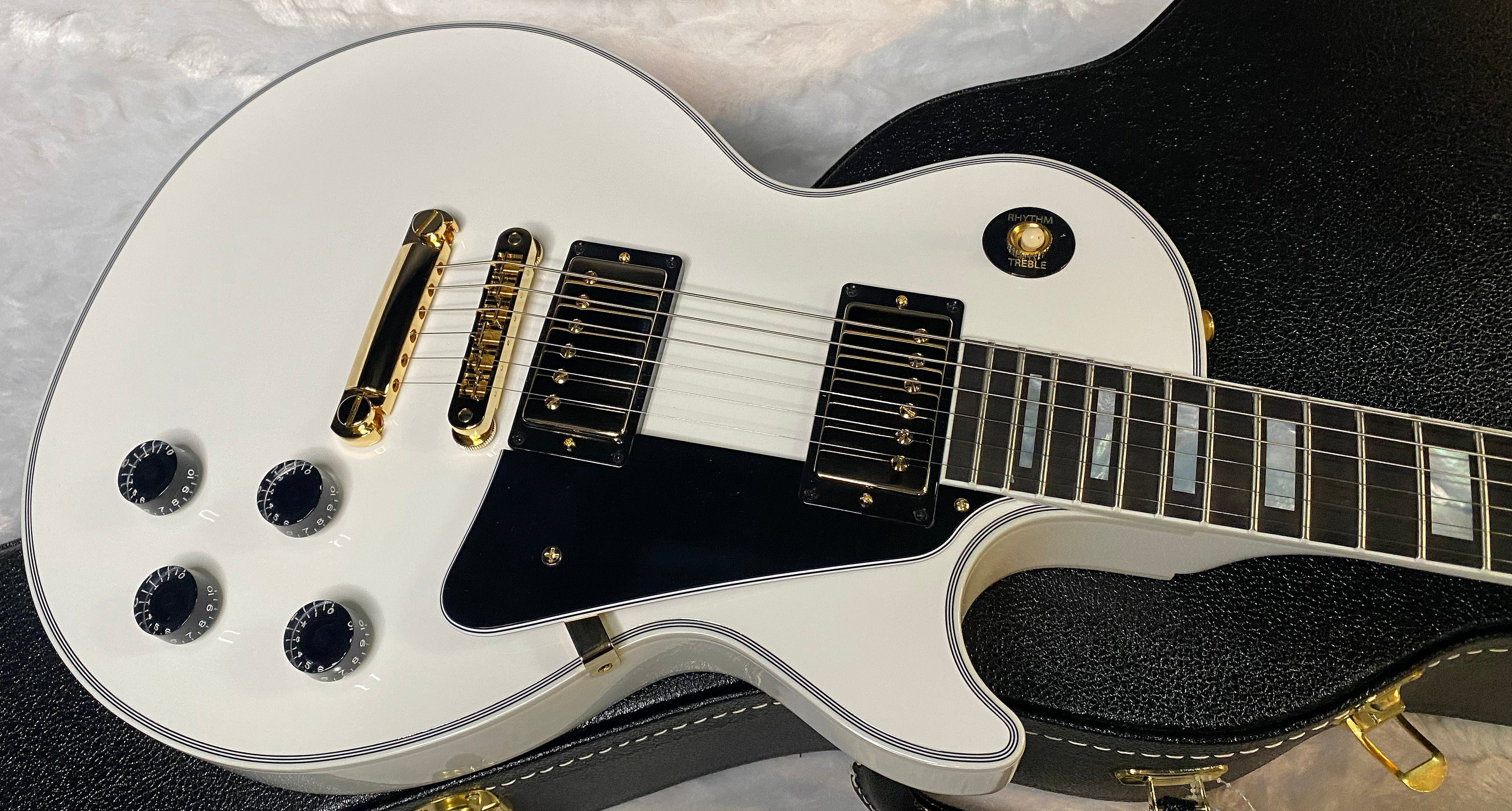 NEW! Gibson Les Paul Custom - Alpine White - Ebony Board - Authorized Dealer - Only 9.5 lbs - G06451