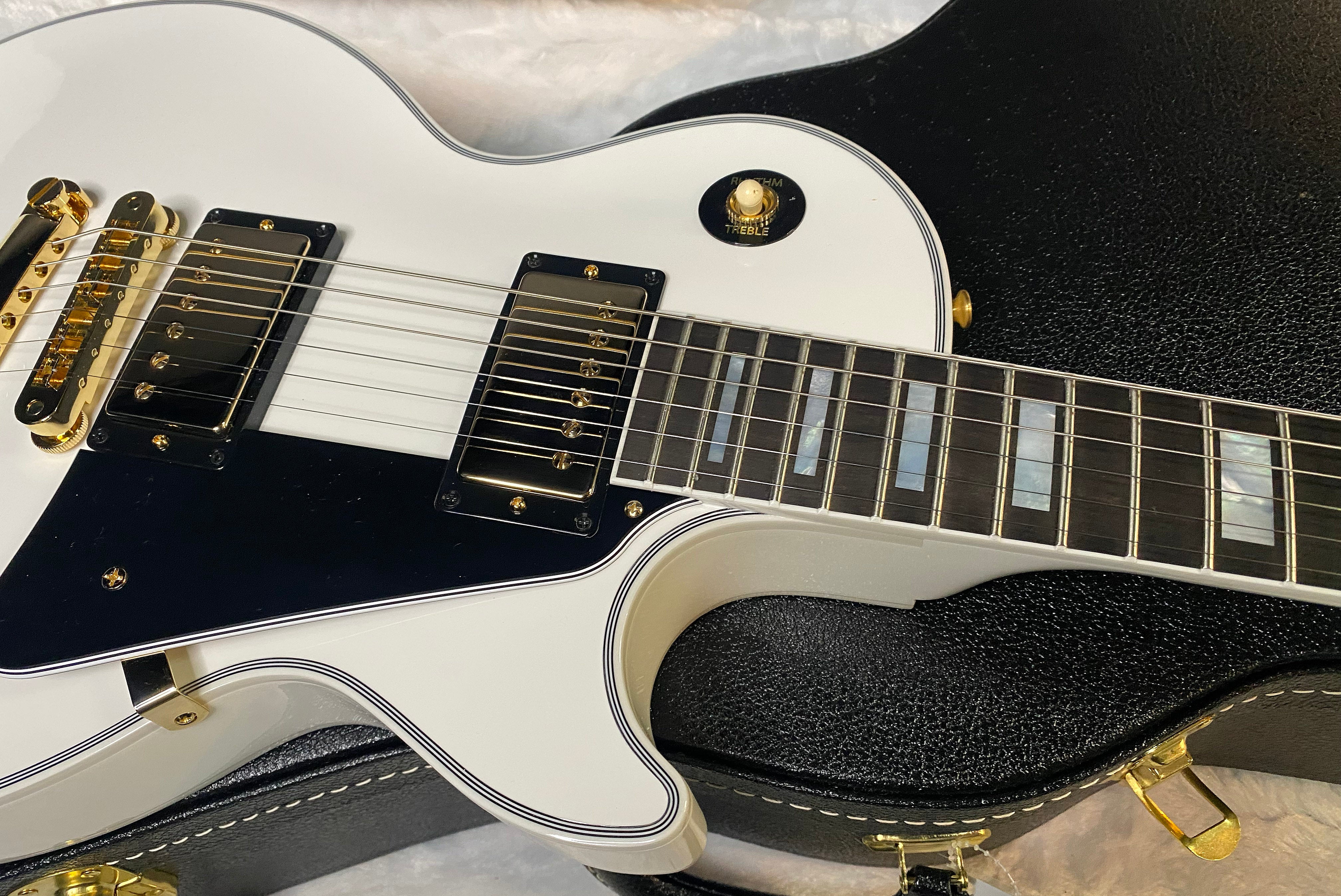 NEW! Gibson Les Paul Custom - Alpine White - Ebony Board - Authorized Dealer - Only 9.5 lbs - G06451