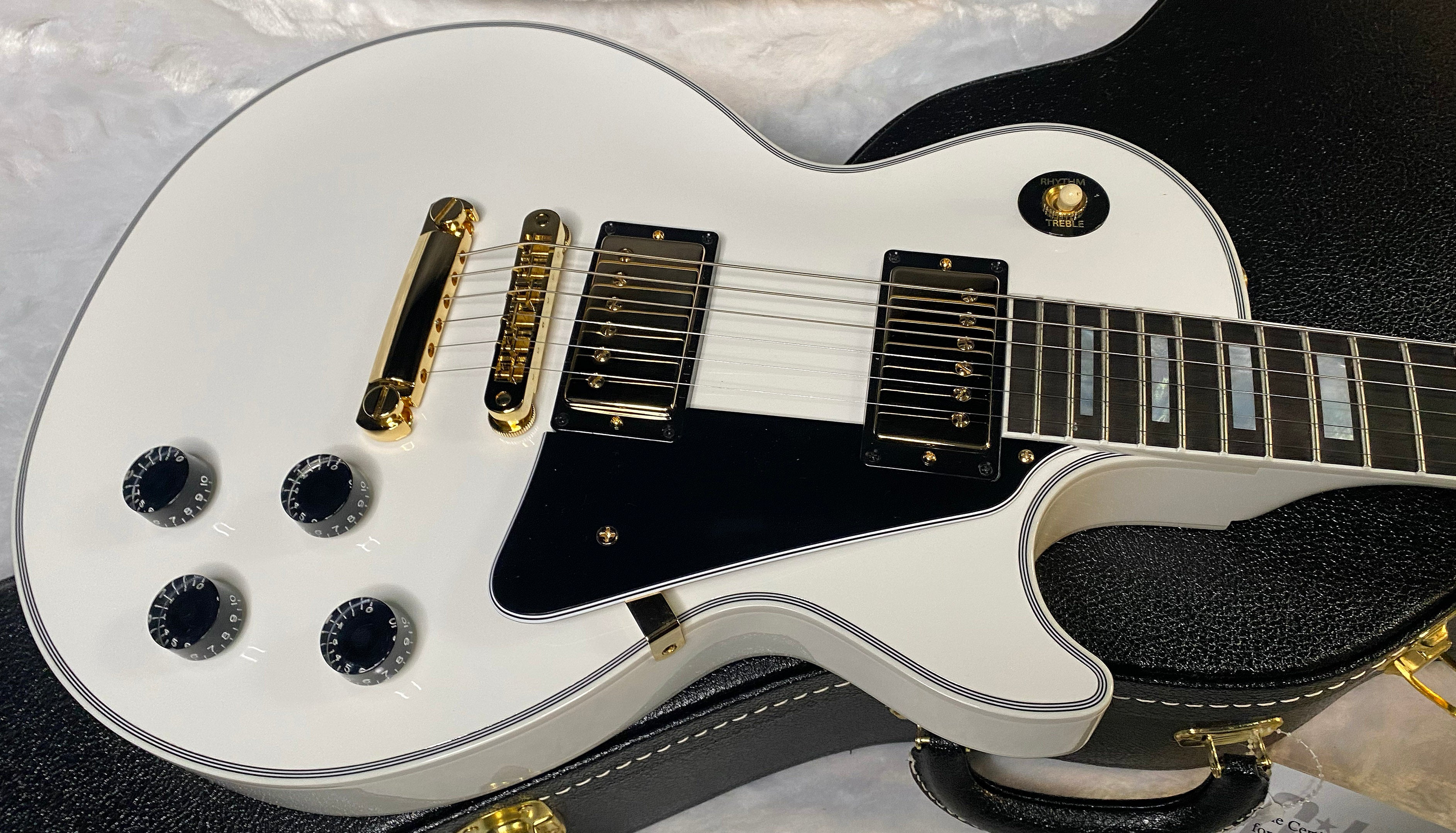 NEW! Gibson Les Paul Custom - Alpine White - Ebony Board - Authorized Dealer - Only 9.5 lbs - G06451