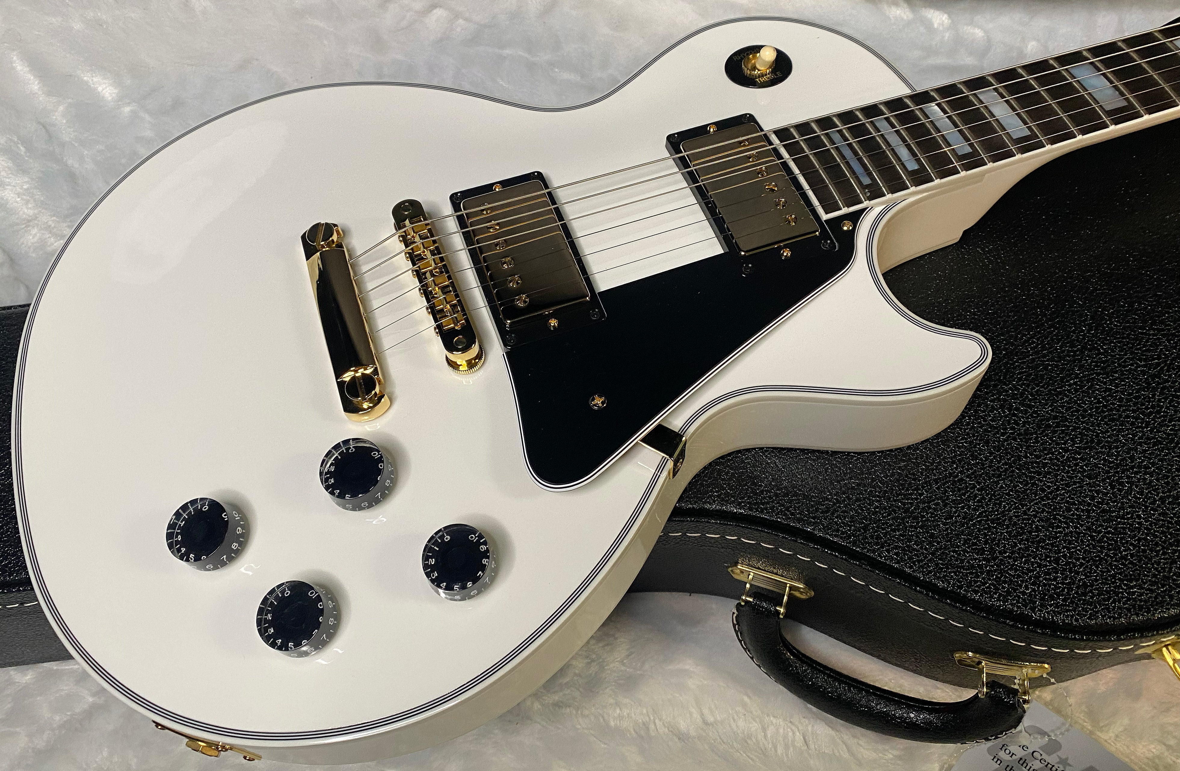 NEW! Gibson Les Paul Custom - Alpine White - Ebony Board - Authorized Dealer - Only 9.5 lbs - G06451