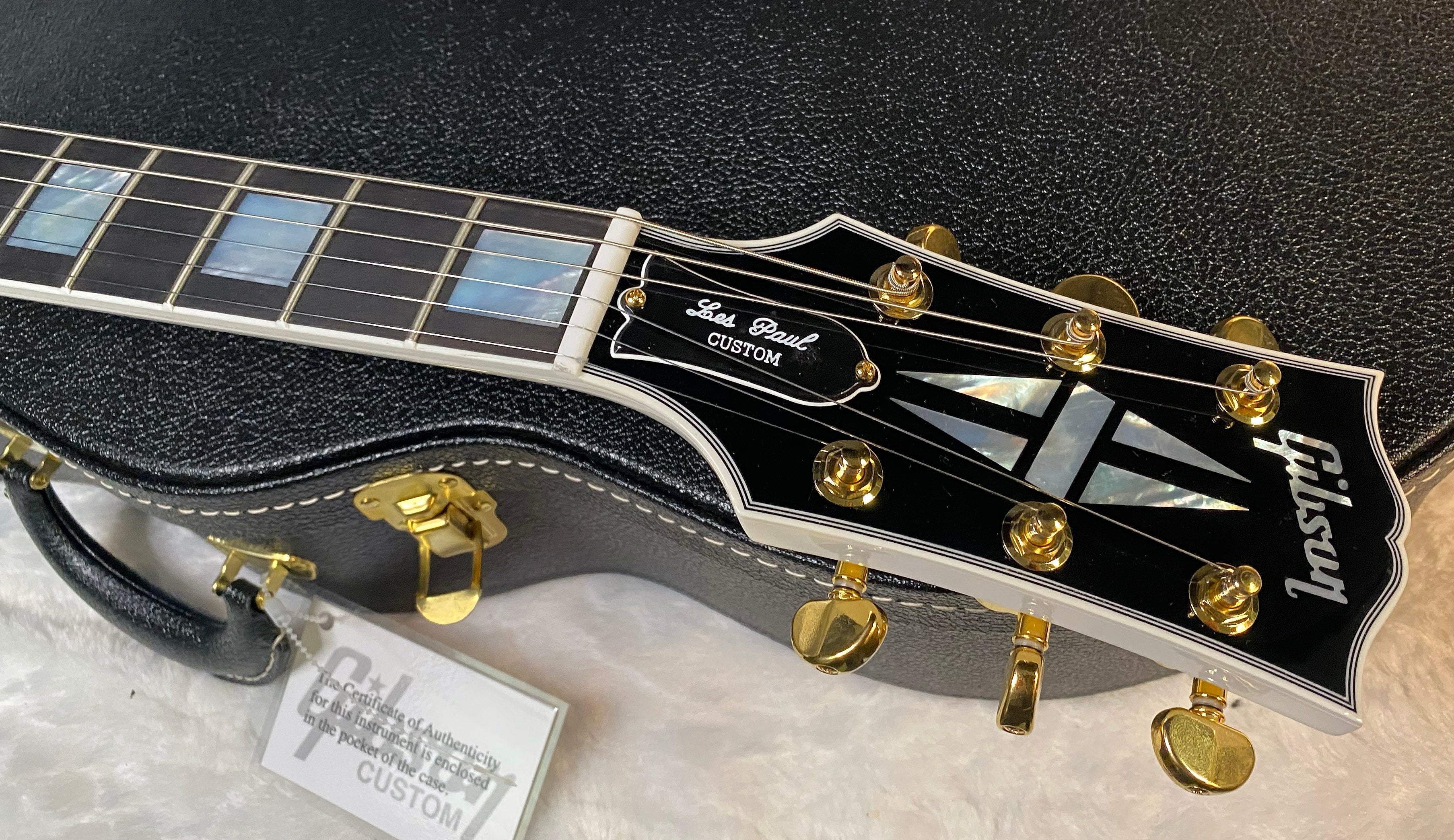 NEW! Gibson Les Paul Custom - Alpine White - Ebony Board - Authorized Dealer - 10.1 lbs - G06442