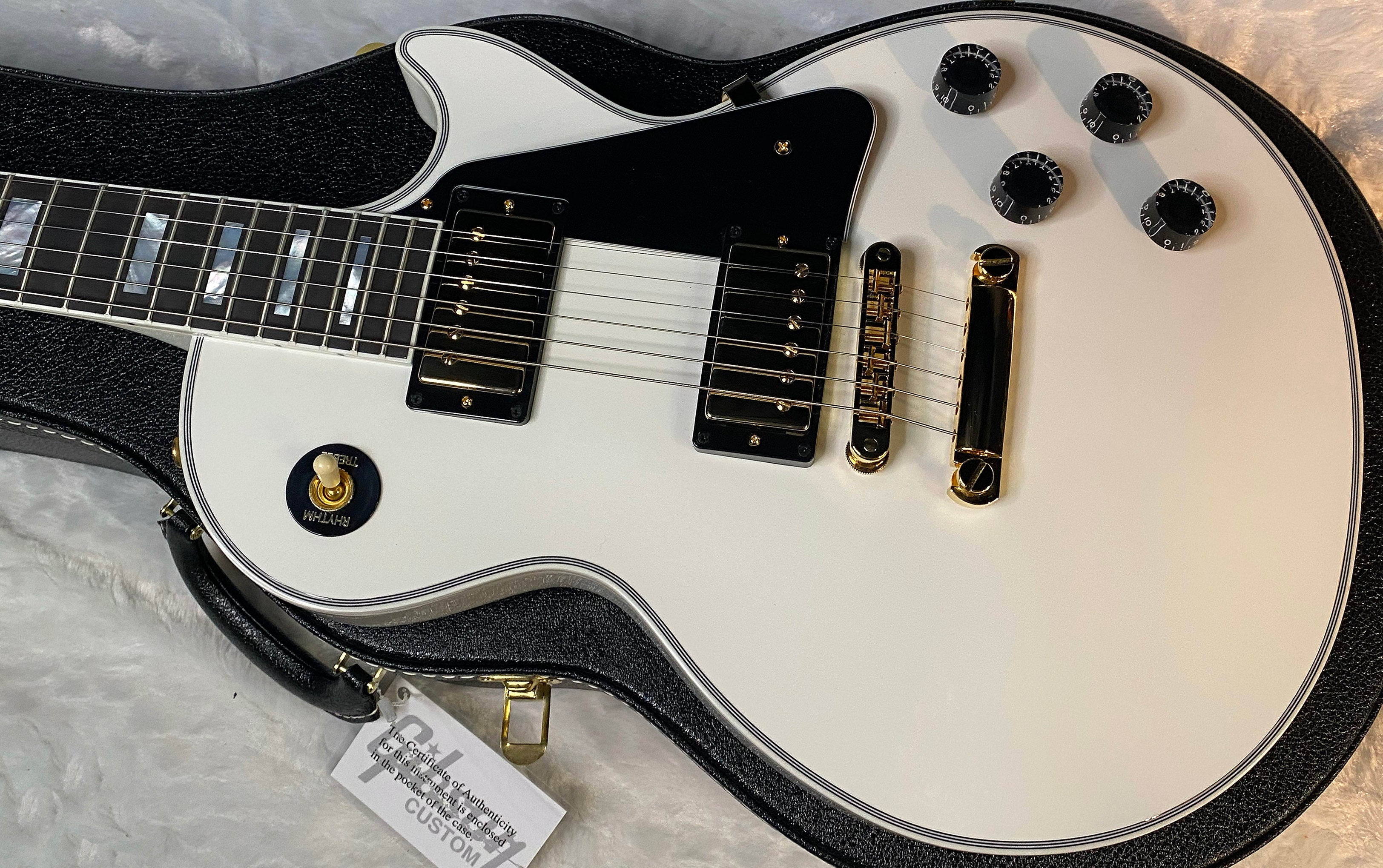 NEW! Gibson Les Paul Custom - Alpine White - Ebony Board - Authorized Dealer - 10.1 lbs - G06442