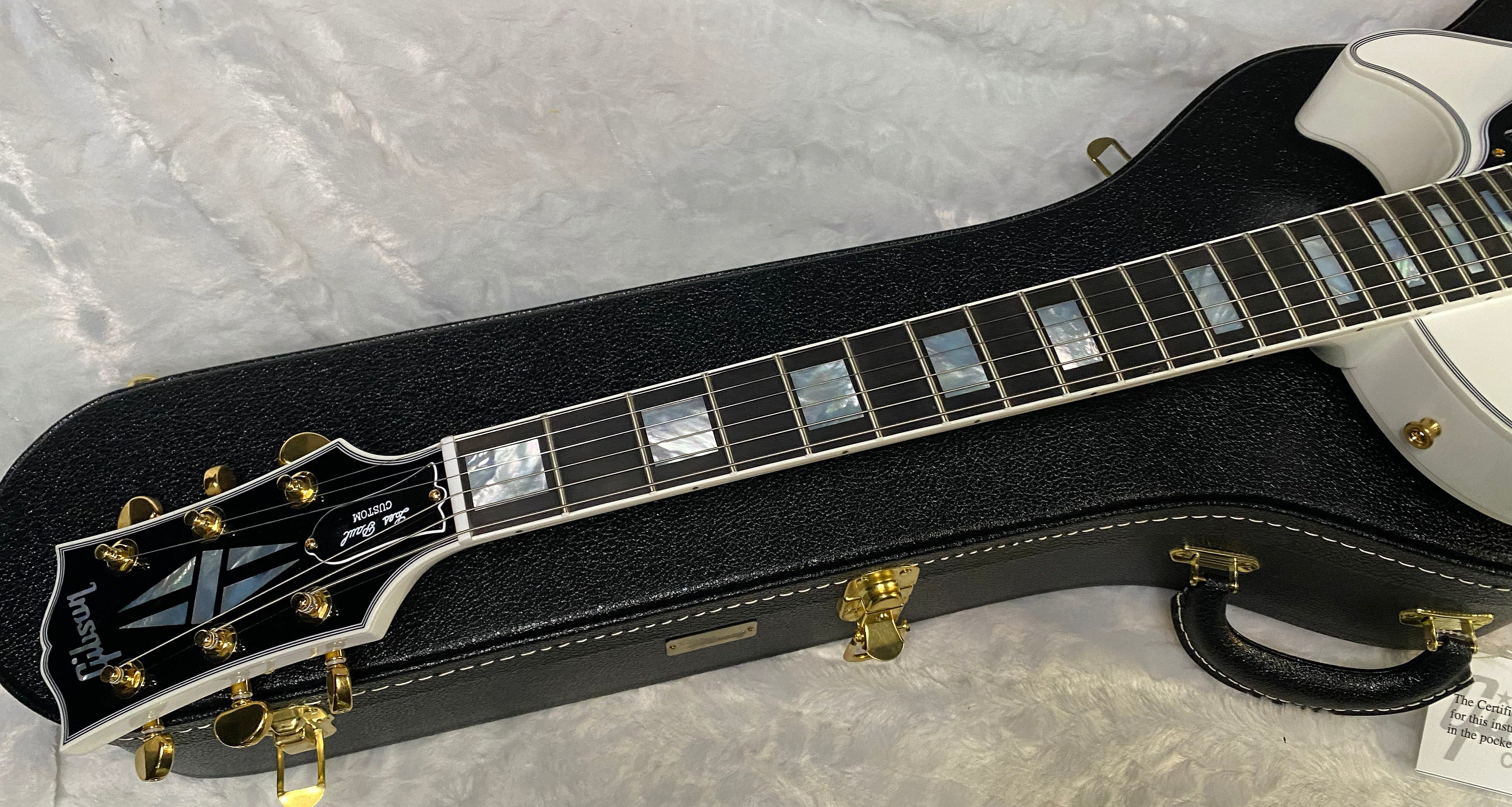 NEW! Gibson Les Paul Custom - Alpine White - Ebony Board - Authorized Dealer - 10.1 lbs - G06442