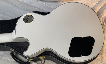 NEW! Gibson Les Paul Custom - Alpine White - Ebony Board - Authorized Dealer - 10.1 lbs - G06442